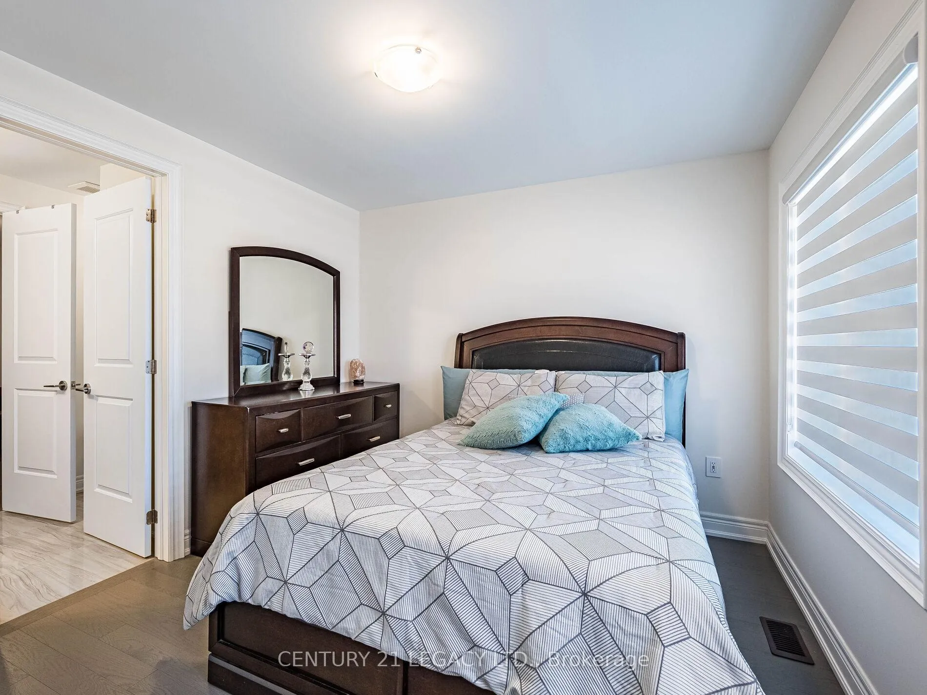 Photo 18 of 21 Goodview Drive, Brampton, Sandringham-Wellington North — HOMEH