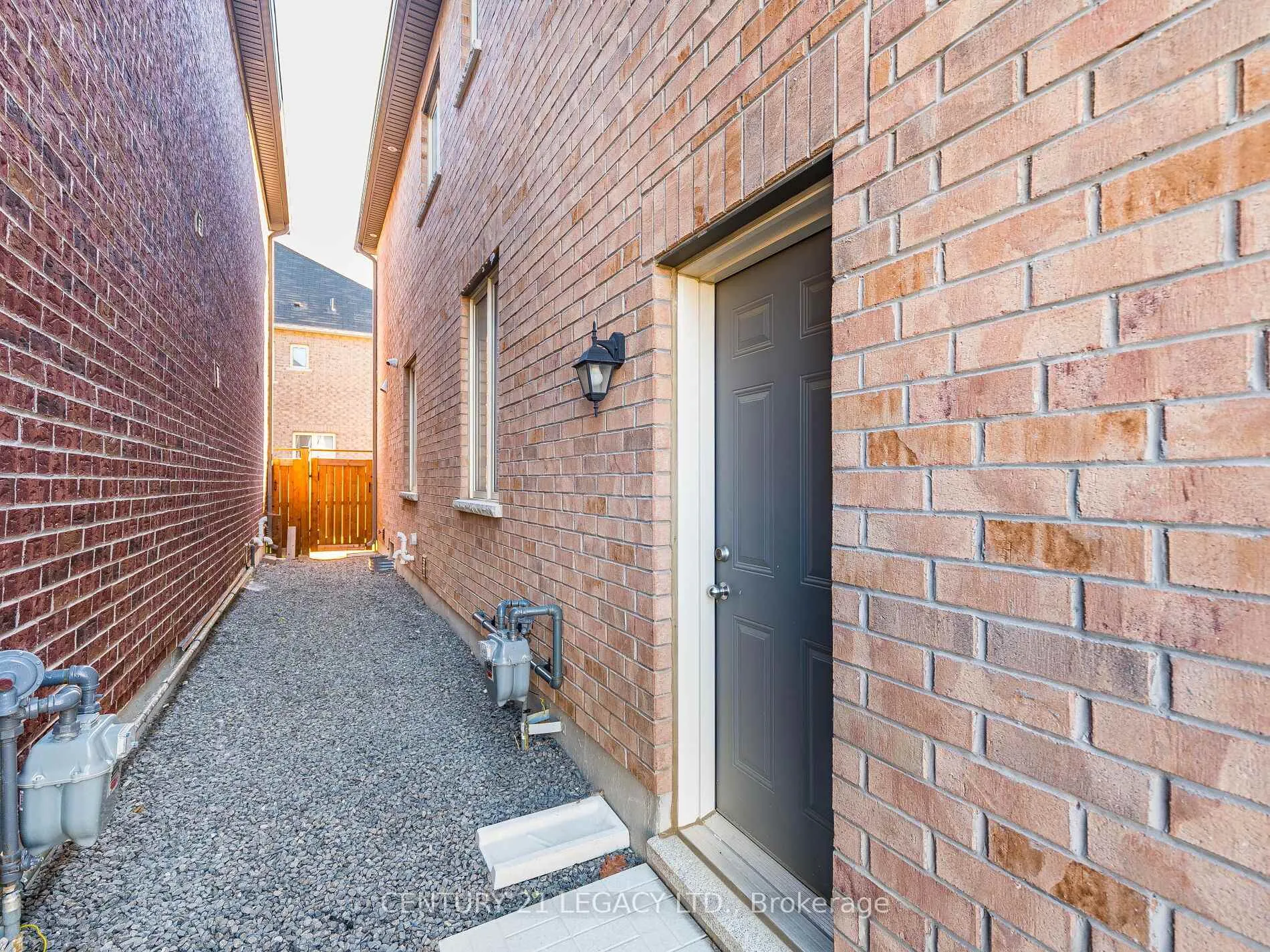 Photo 23 of 21 Goodview Drive, Brampton, Sandringham-Wellington North — HOMEH