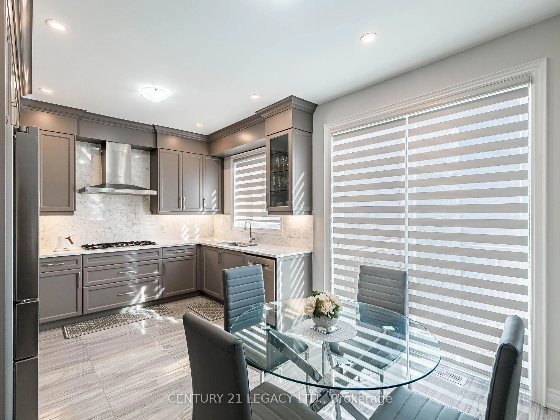 Photo 11 of 21 Goodview Drive, Brampton, Sandringham-Wellington North — HOMEH