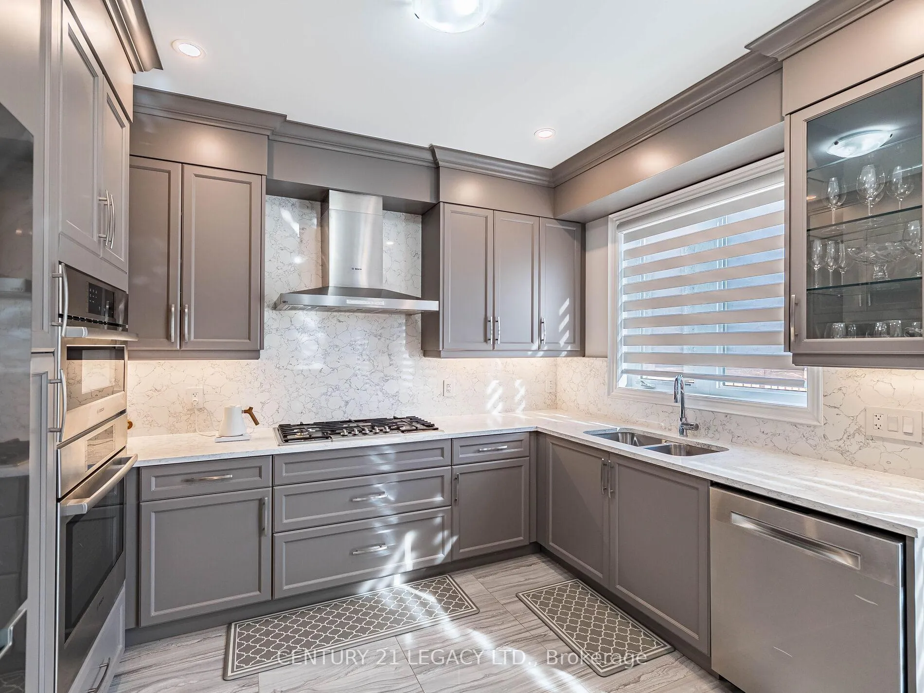 Photo 9 of 21 Goodview Drive, Brampton, Sandringham-Wellington North — HOMEH