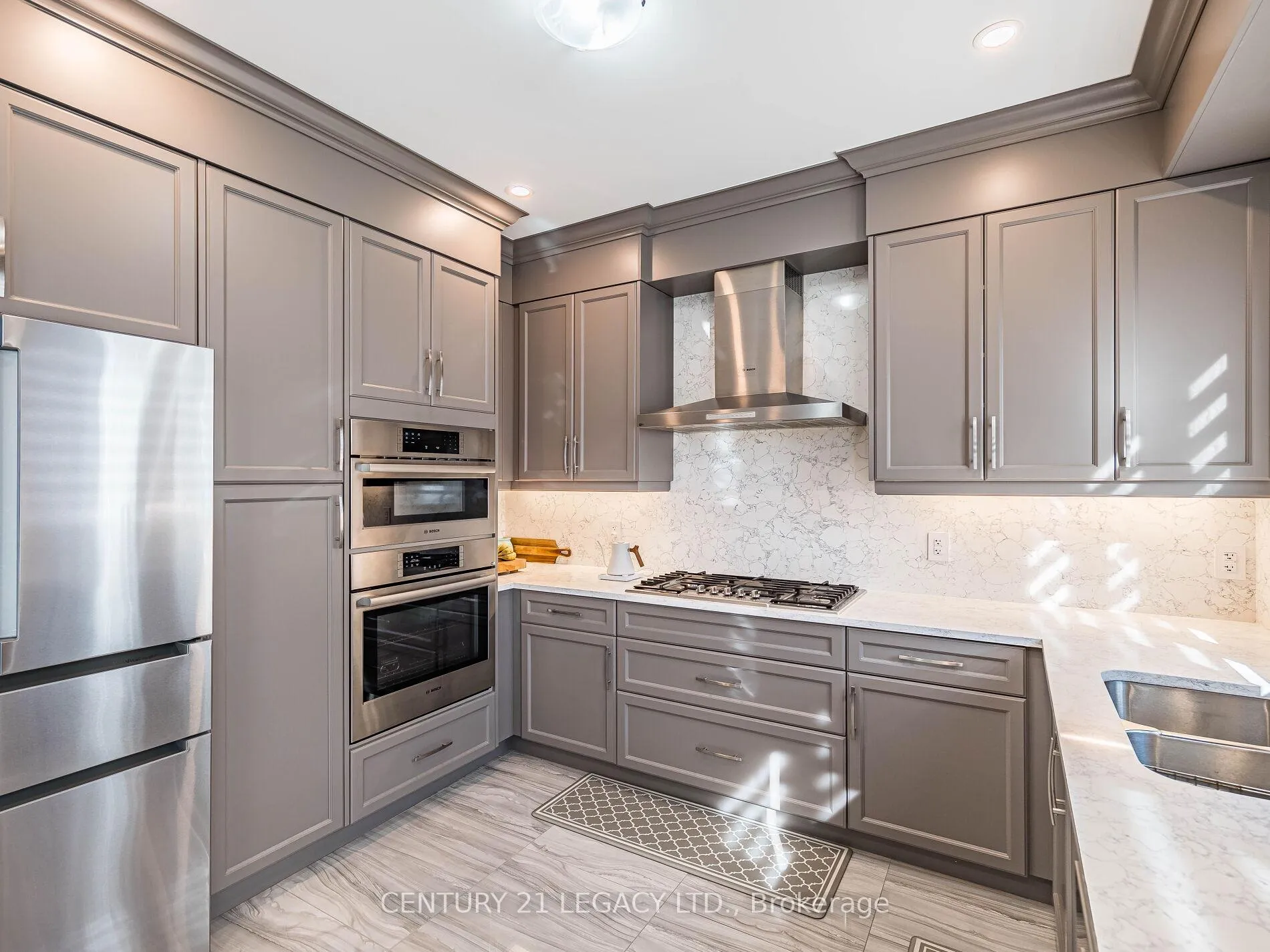 Photo 12 of 21 Goodview Drive, Brampton, Sandringham-Wellington North — HOMEH