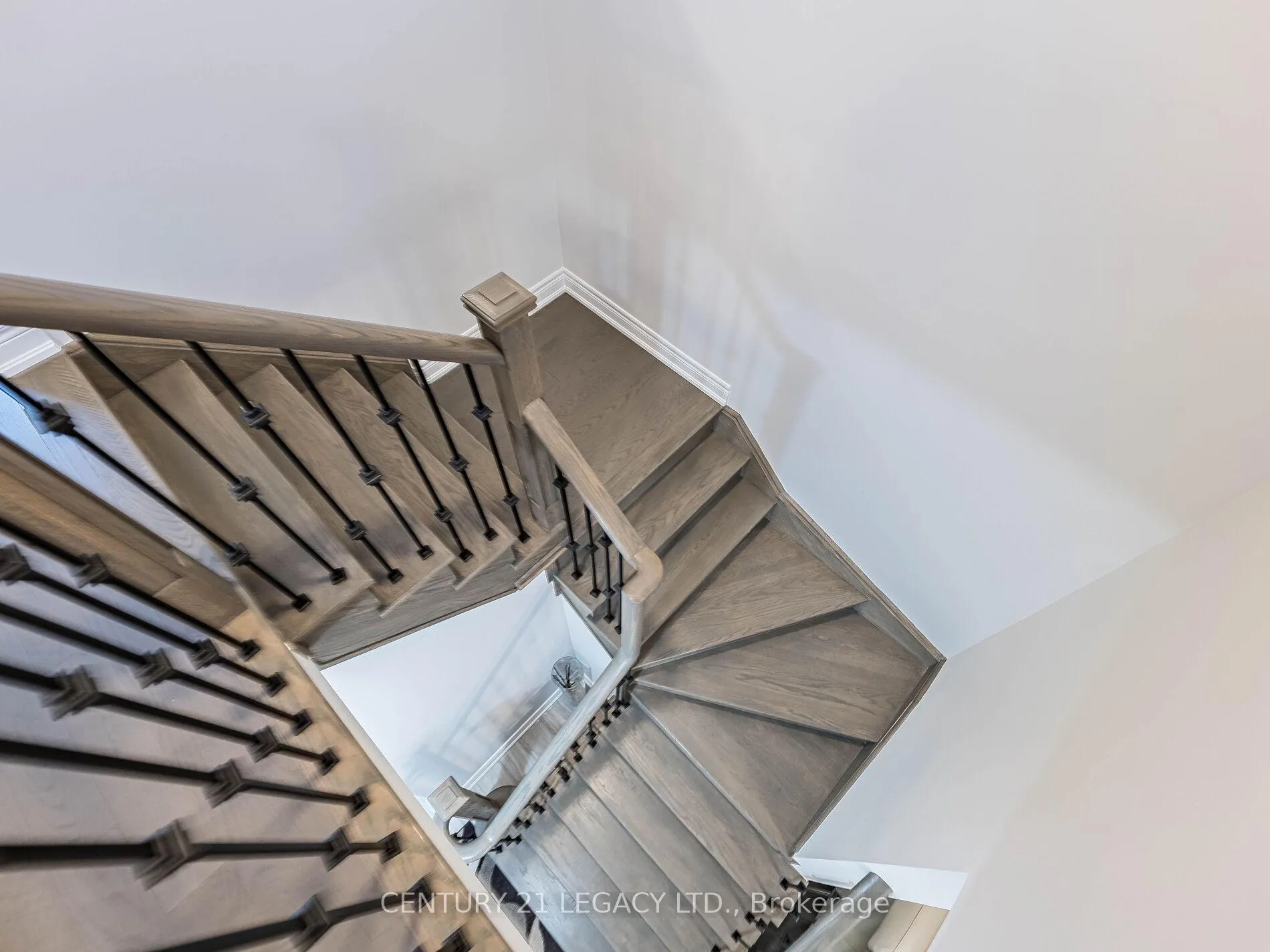 Photo 43 of 21 Goodview Drive, Brampton, Sandringham-Wellington North — HOMEH