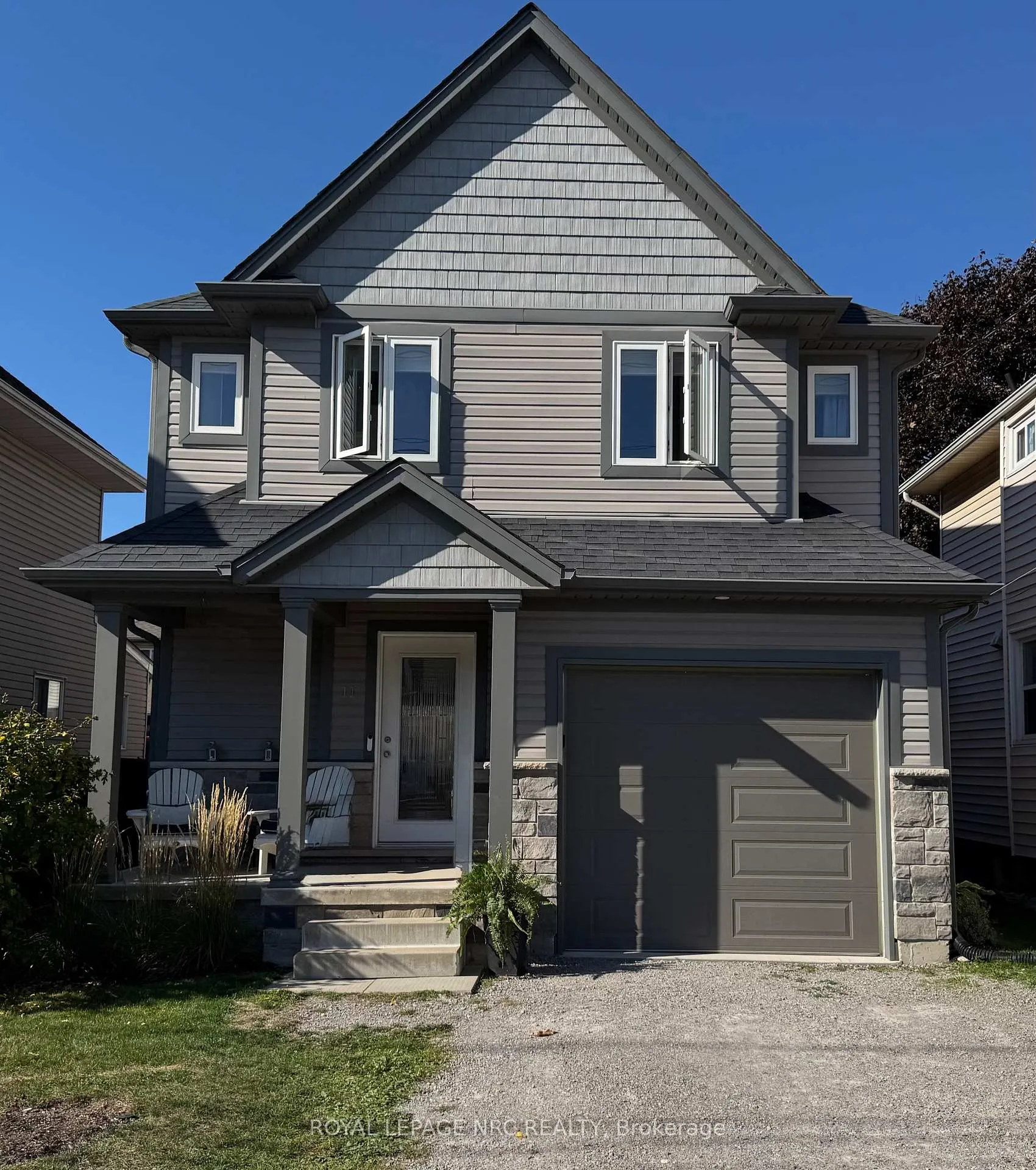 Photo 2 of 11 Violet Street, St. Catharines, Grapeview — HOMEH