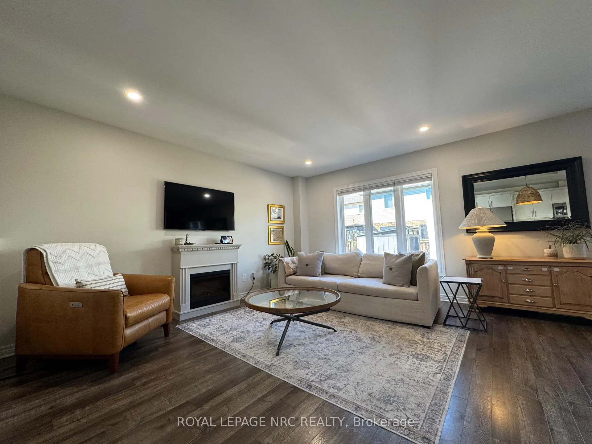 Photo 7 of 11 Violet Street, St. Catharines, Grapeview — HOMEH