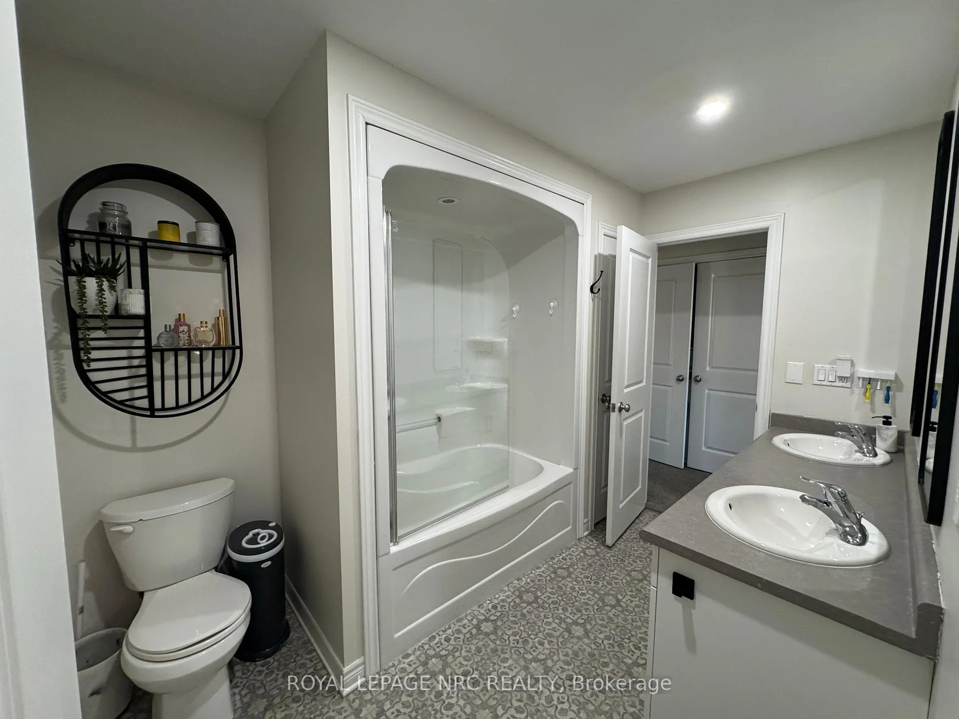 Photo 23 of 11 Violet Street, St. Catharines, Grapeview — HOMEH