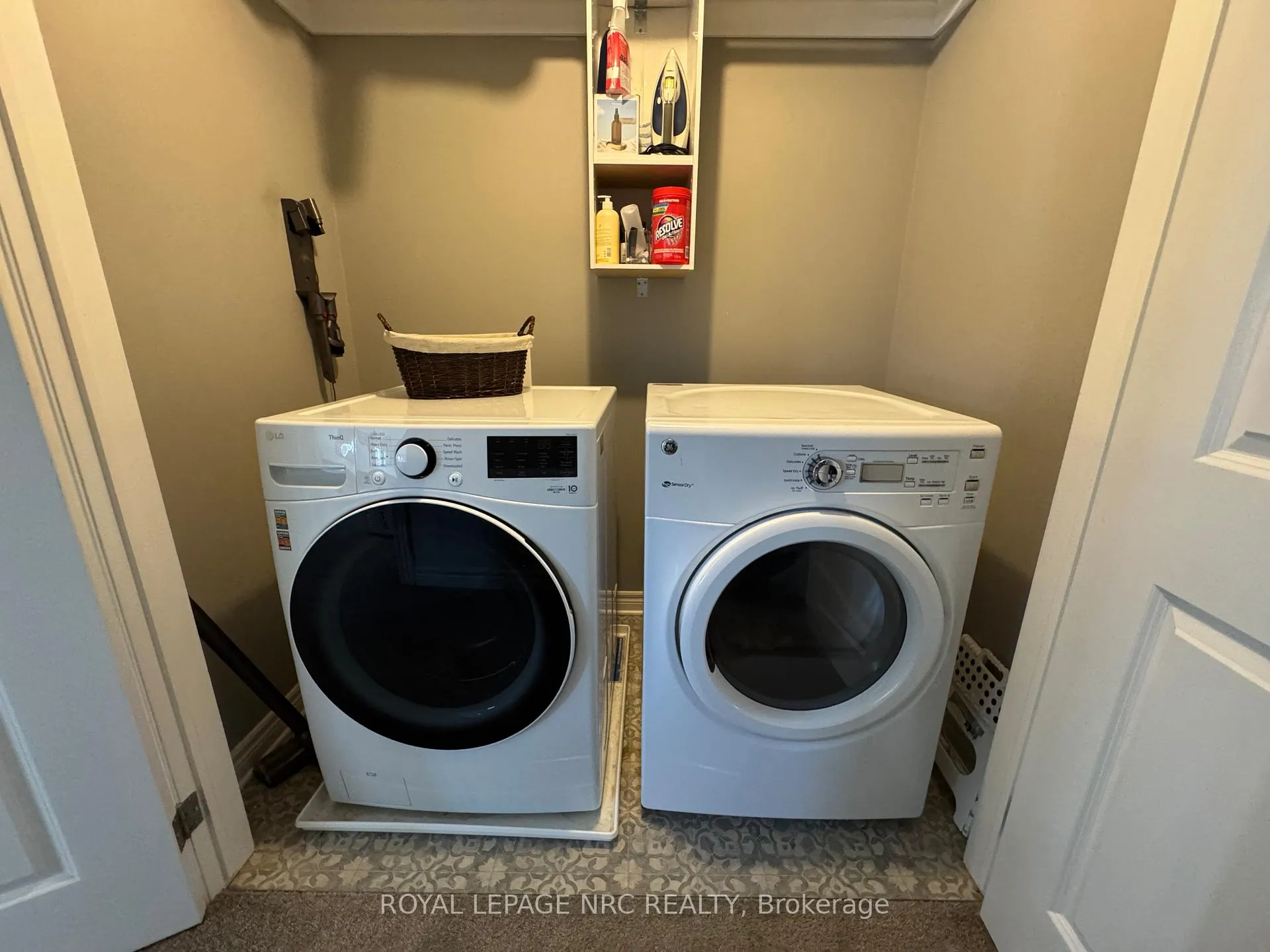 Photo 24 of 11 Violet Street, St. Catharines, Grapeview — HOMEH