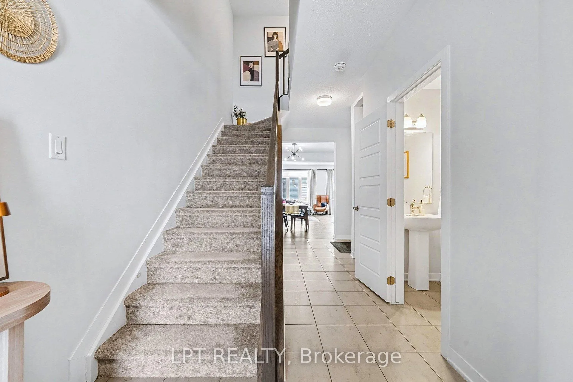 Photo 5 of 2485 Watercolours Way, Ottawa, Barrhaven - Half Moon Bay — HOMEH