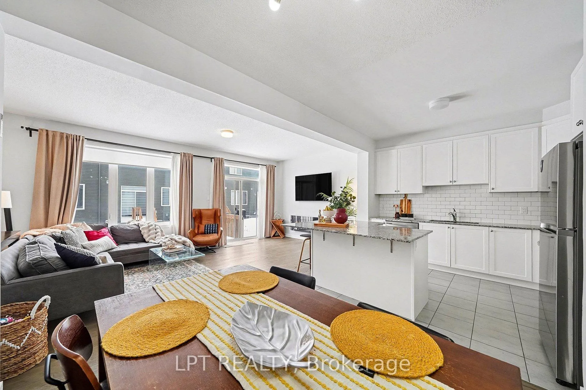 Photo 6 of 2485 Watercolours Way, Ottawa, Barrhaven - Half Moon Bay — HOMEH