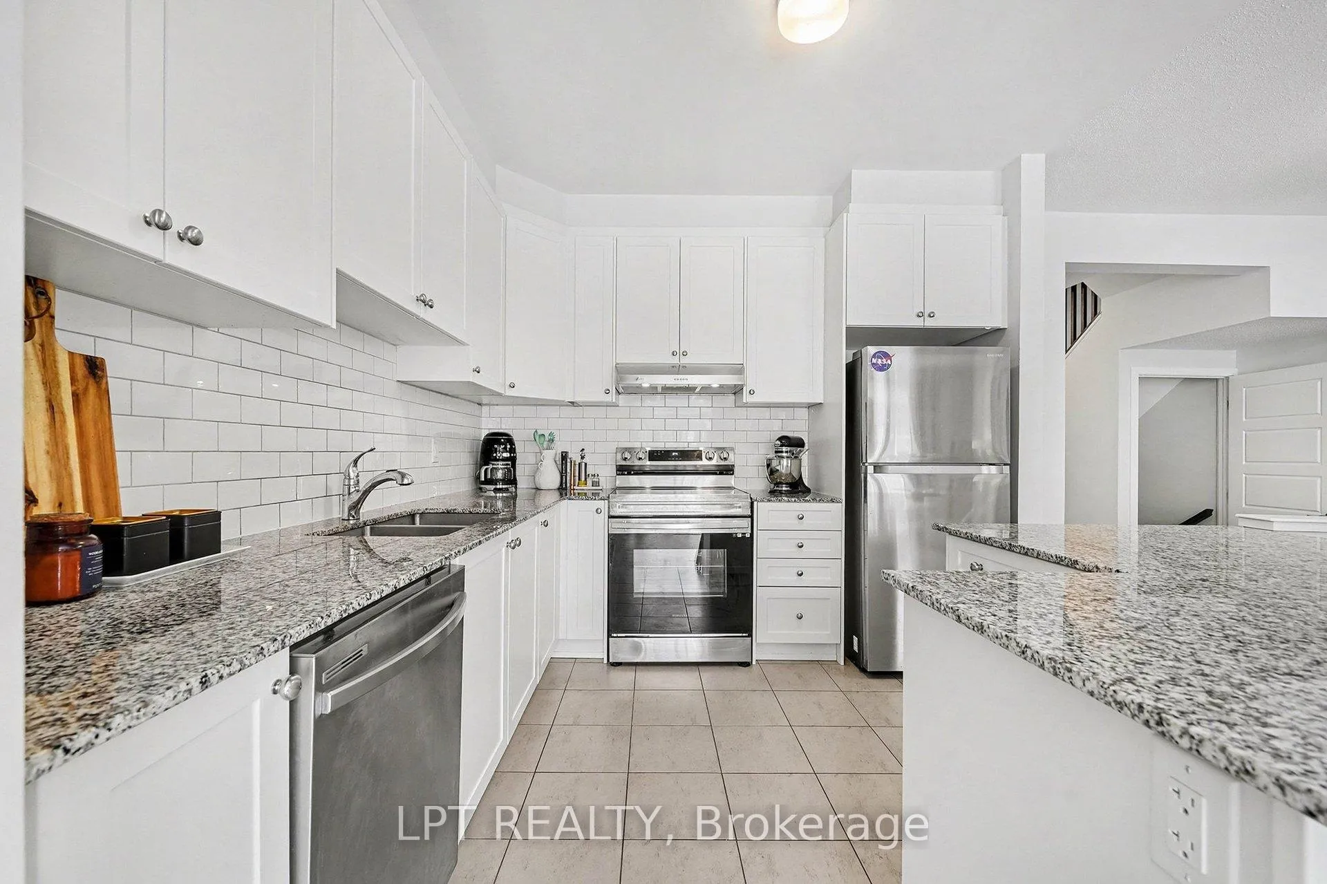 Photo 11 of 2485 Watercolours Way, Ottawa, Barrhaven - Half Moon Bay — HOMEH
