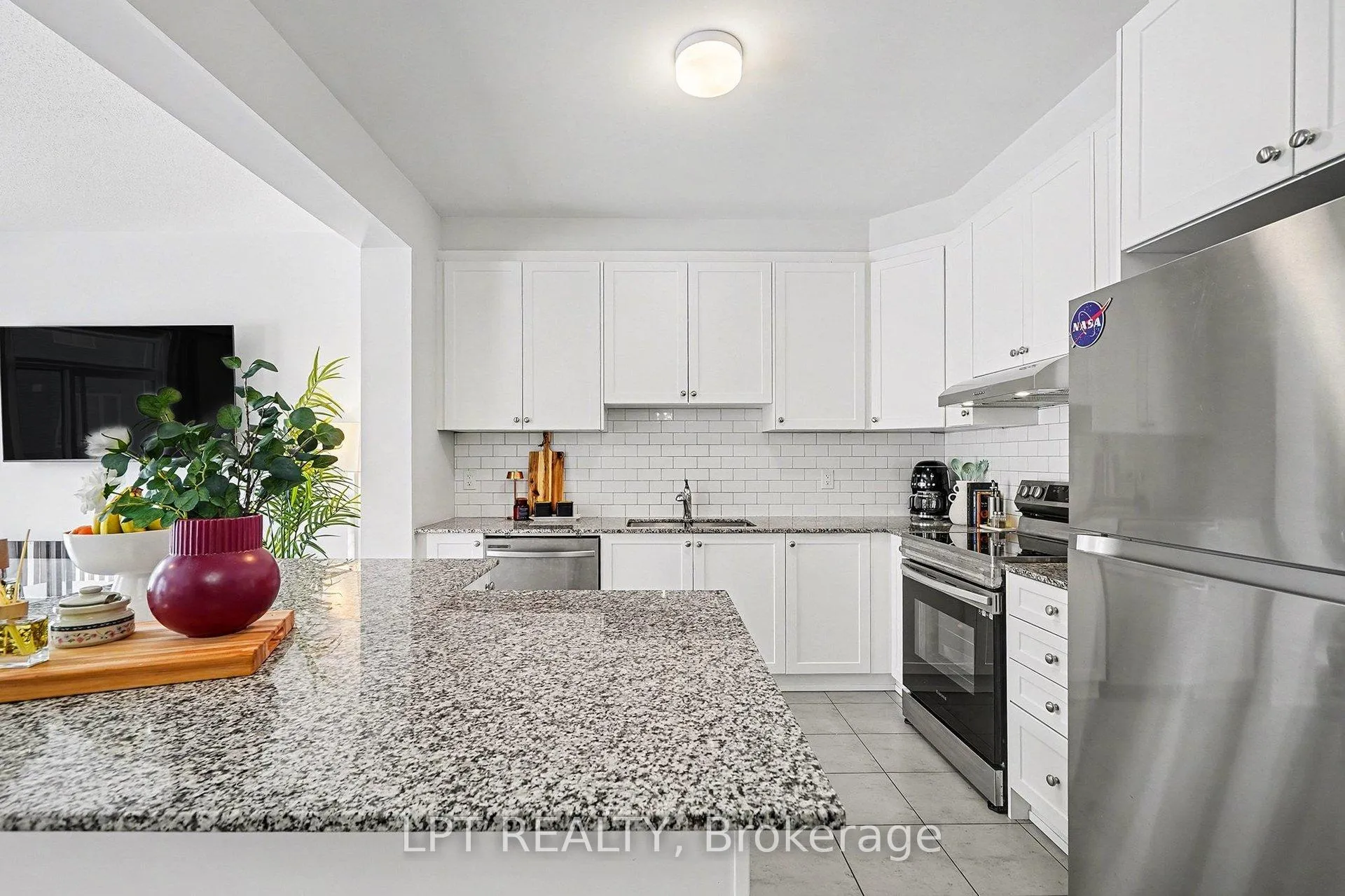 Photo 12 of 2485 Watercolours Way, Ottawa, Barrhaven - Half Moon Bay — HOMEH