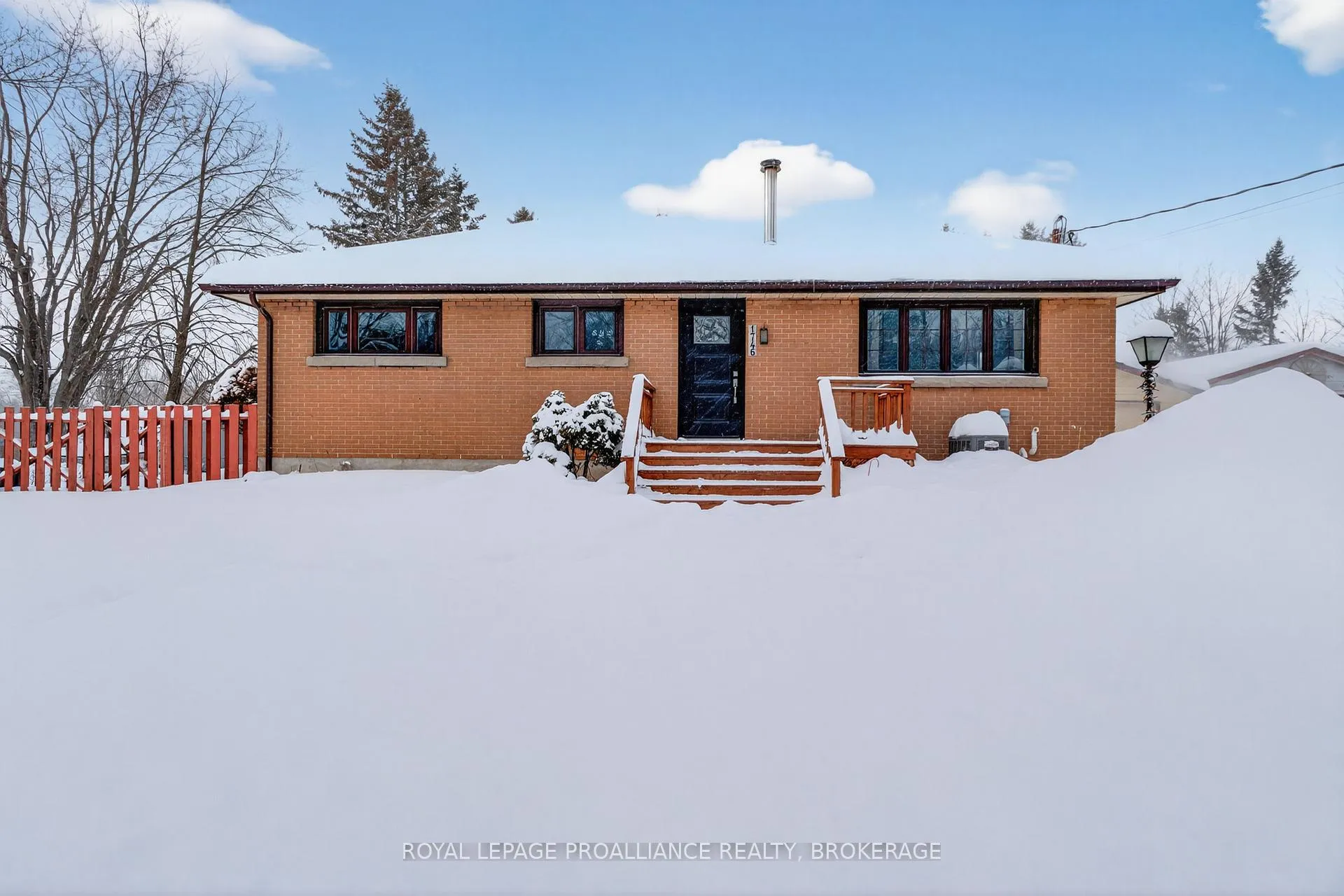 Photo 2 of 1746 Marian Crescent, Kingston, City North of 401 — HOMEH