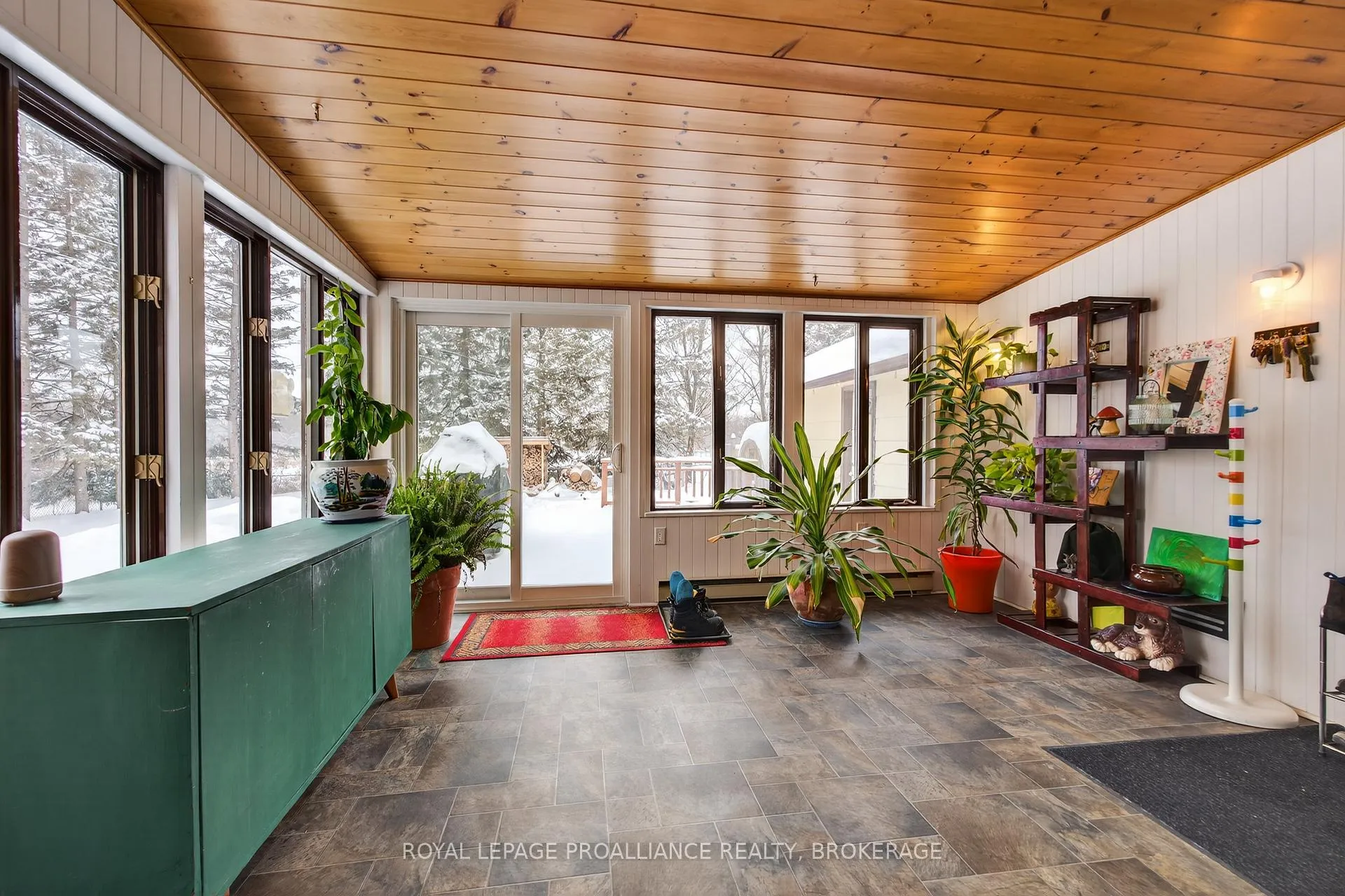 Photo 4 of 1746 Marian Crescent, Kingston, City North of 401 — HOMEH