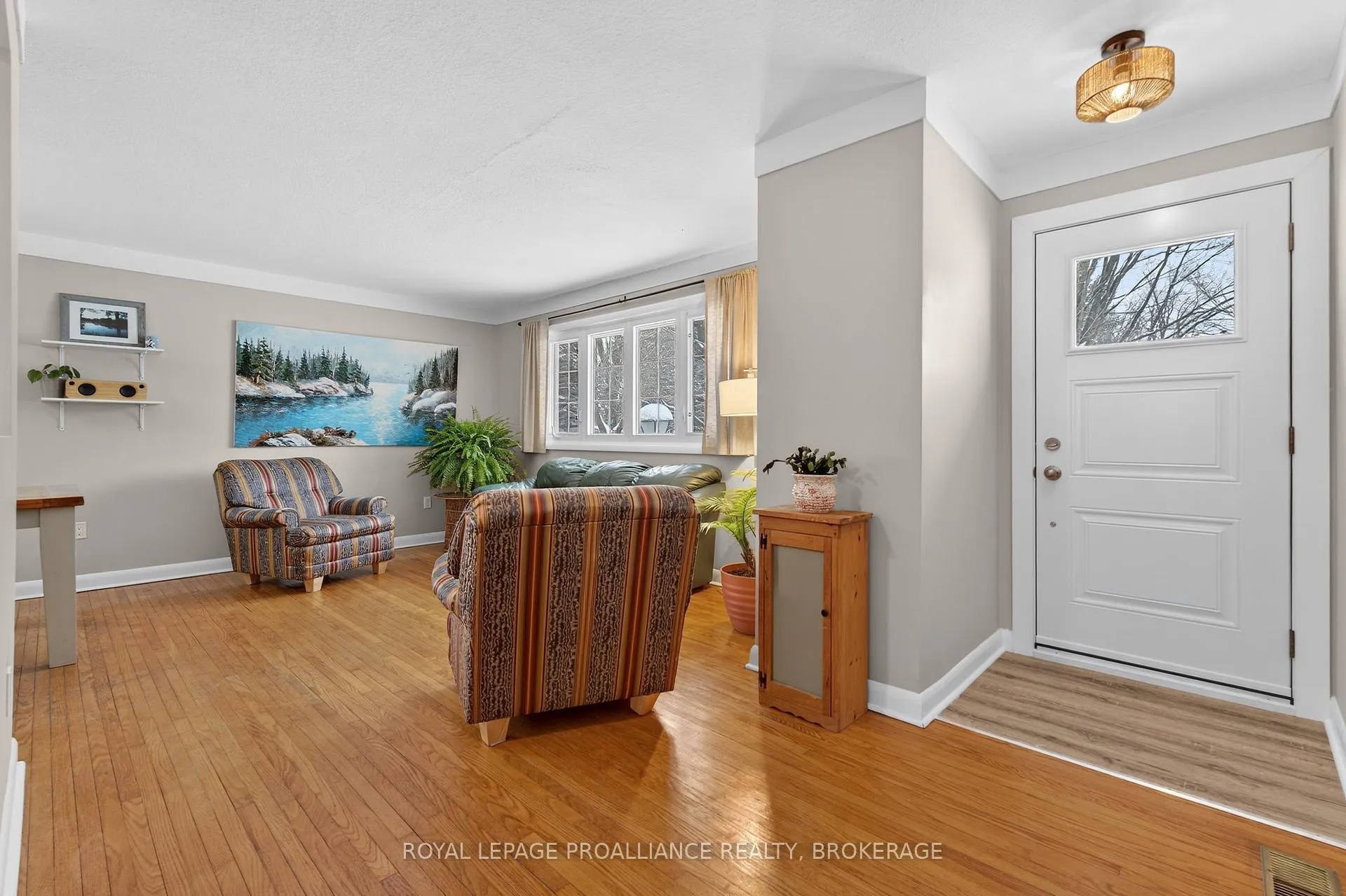Photo 6 of 1746 Marian Crescent, Kingston, City North of 401 — HOMEH