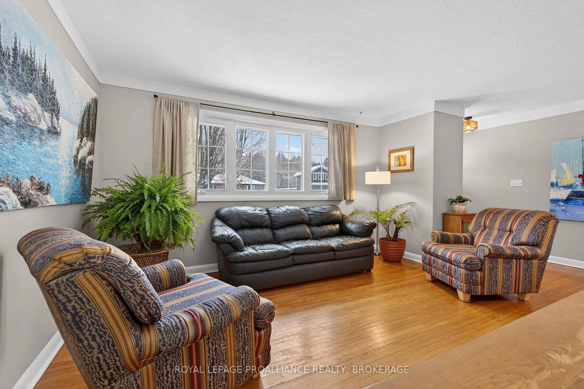 Photo 7 of 1746 Marian Crescent, Kingston, City North of 401 — HOMEH