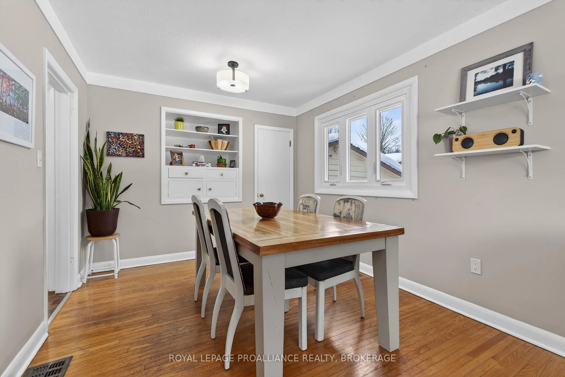 Photo 9 of 1746 Marian Crescent, Kingston, City North of 401 — HOMEH