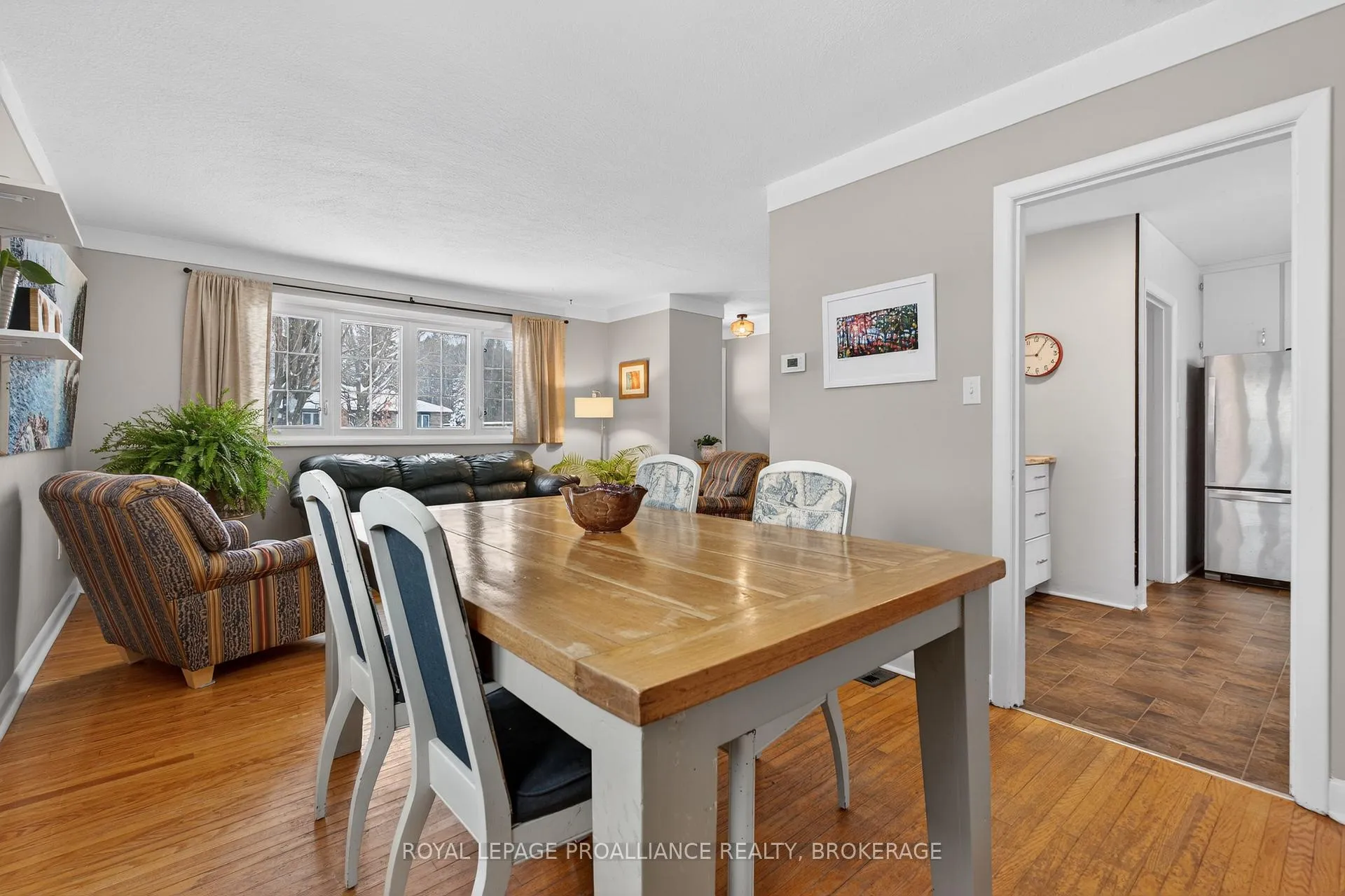 Photo 10 of 1746 Marian Crescent, Kingston, City North of 401 — HOMEH