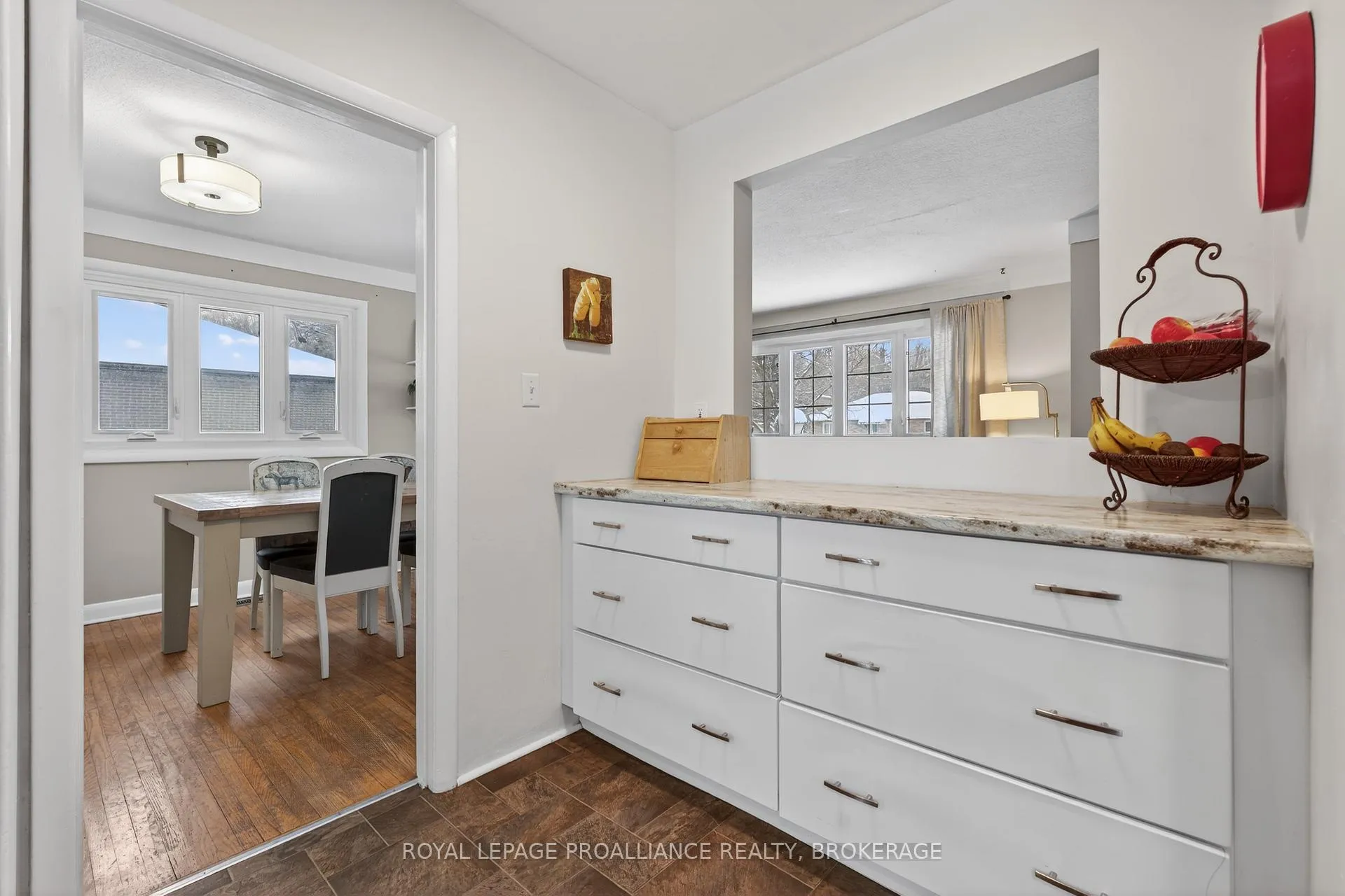Photo 12 of 1746 Marian Crescent, Kingston, City North of 401 — HOMEH