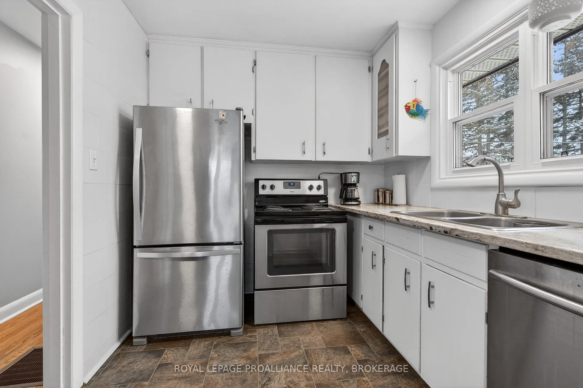 Photo 13 of 1746 Marian Crescent, Kingston, City North of 401 — HOMEH