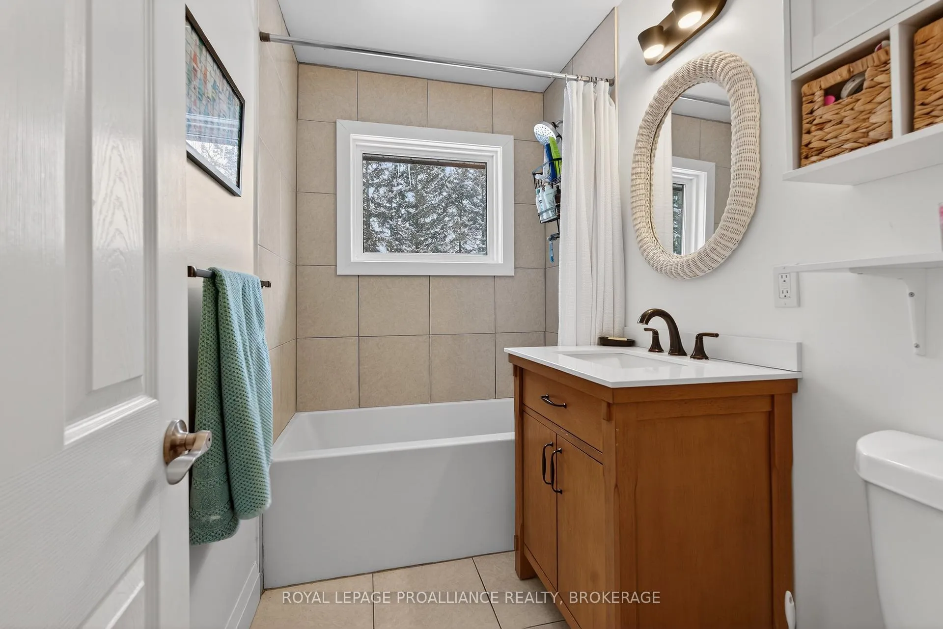 Photo 17 of 1746 Marian Crescent, Kingston, City North of 401 — HOMEH