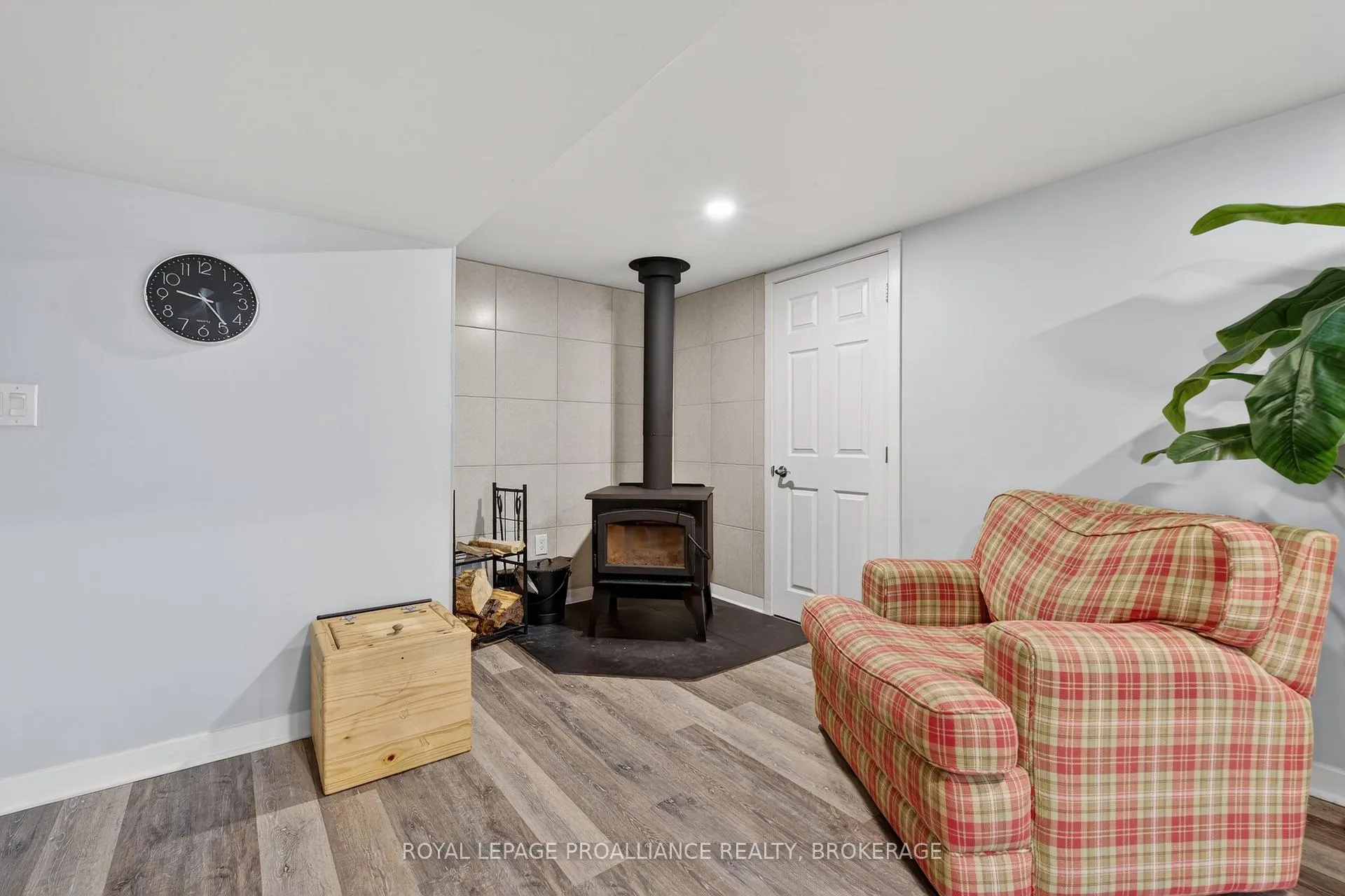 Photo 24 of 1746 Marian Crescent, Kingston, City North of 401 — HOMEH