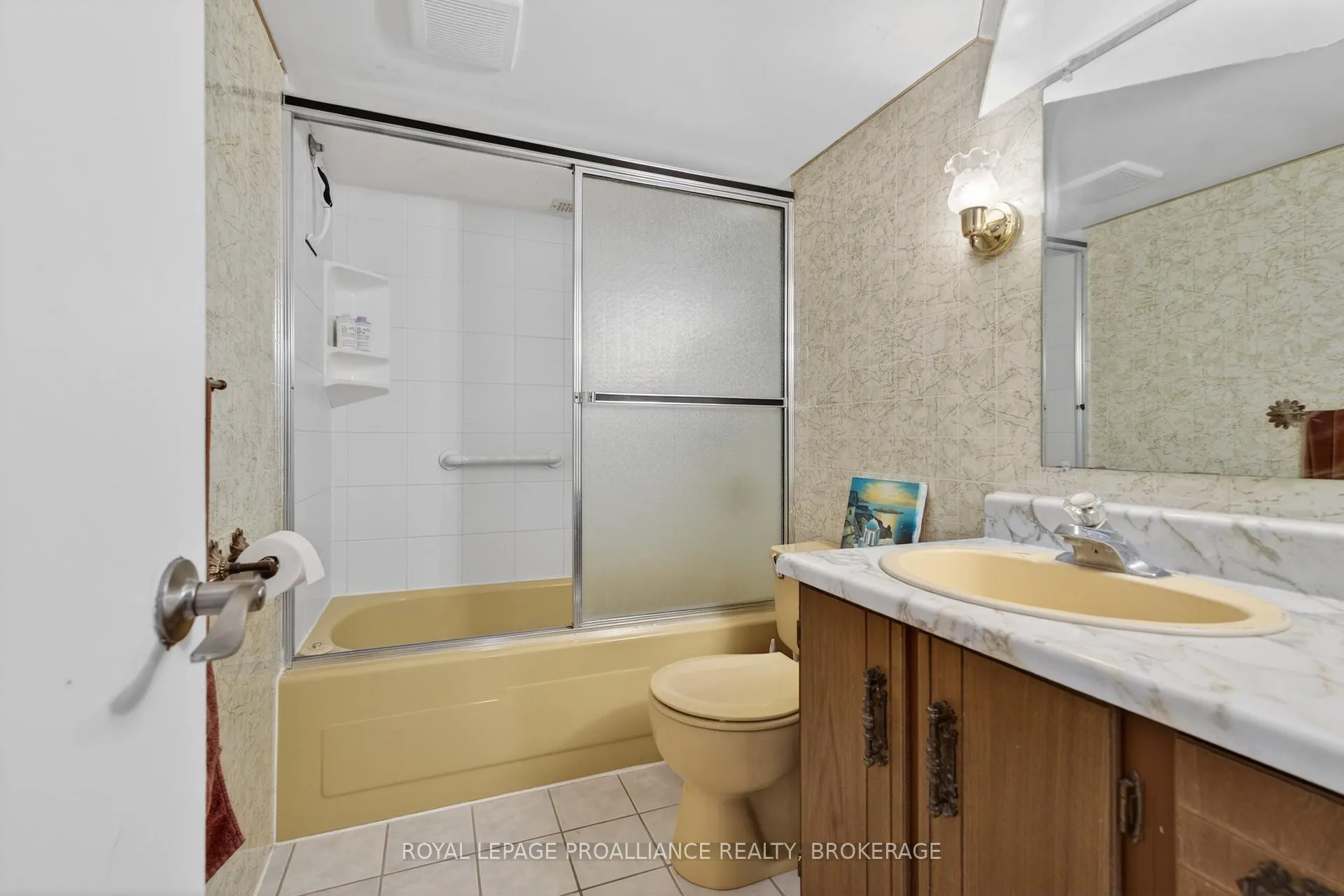 Photo 25 of 1746 Marian Crescent, Kingston, City North of 401 — HOMEH