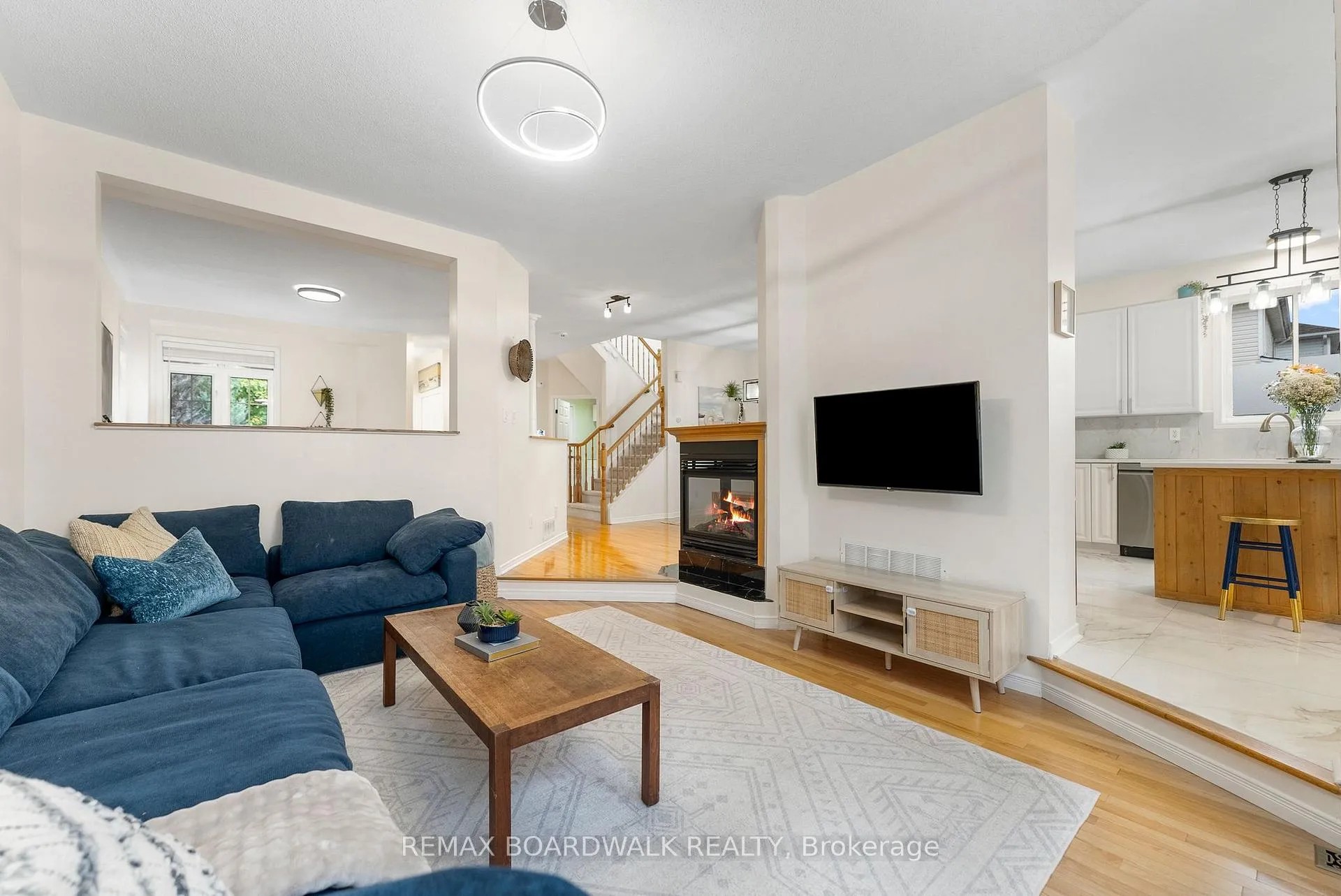 Photo 13 of 34 Catterick Crescent, Ottawa, Kanata - Morgan's Grant/South March — HOMEH