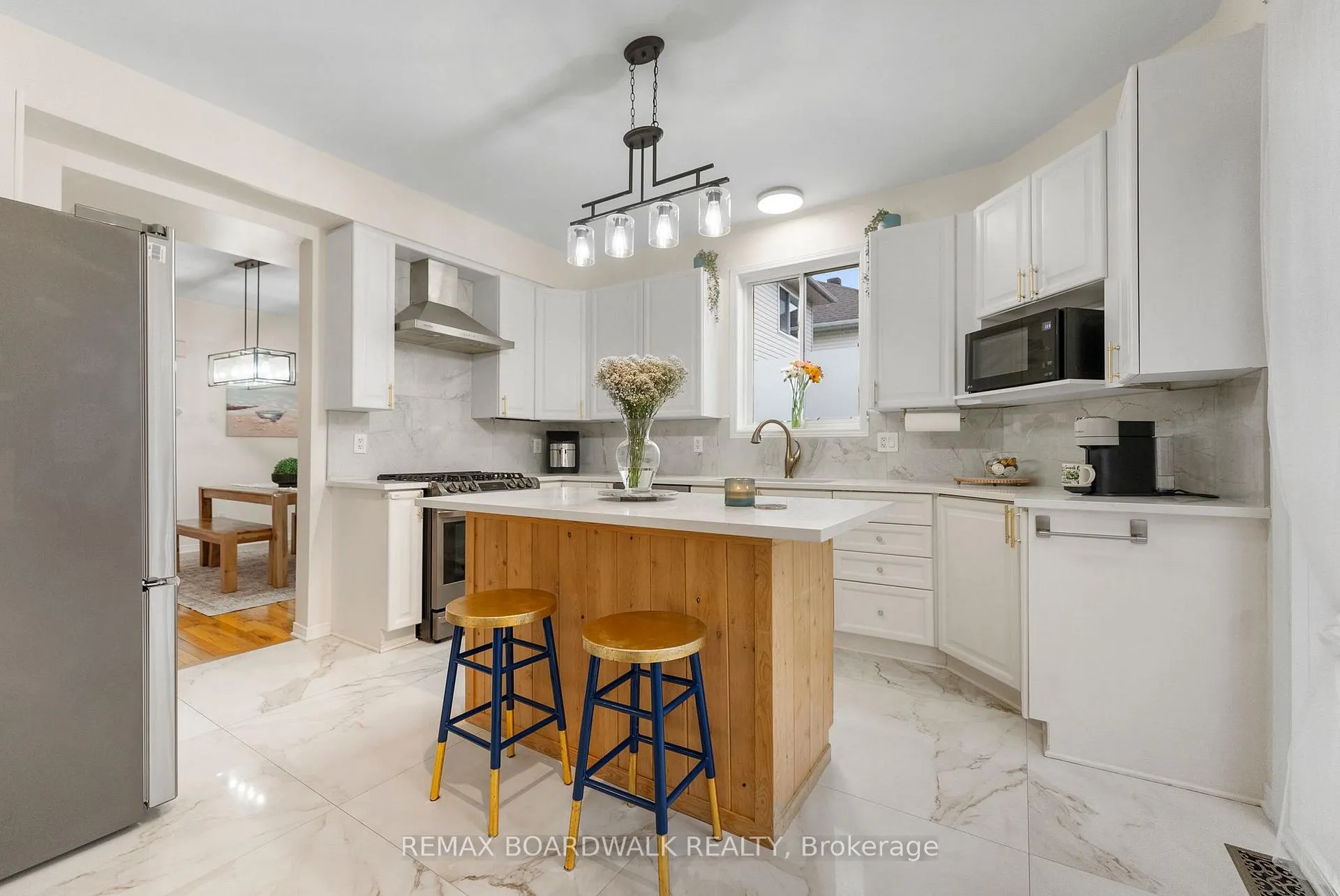 Photo 16 of 34 Catterick Crescent, Ottawa, Kanata - Morgan's Grant/South March — HOMEH