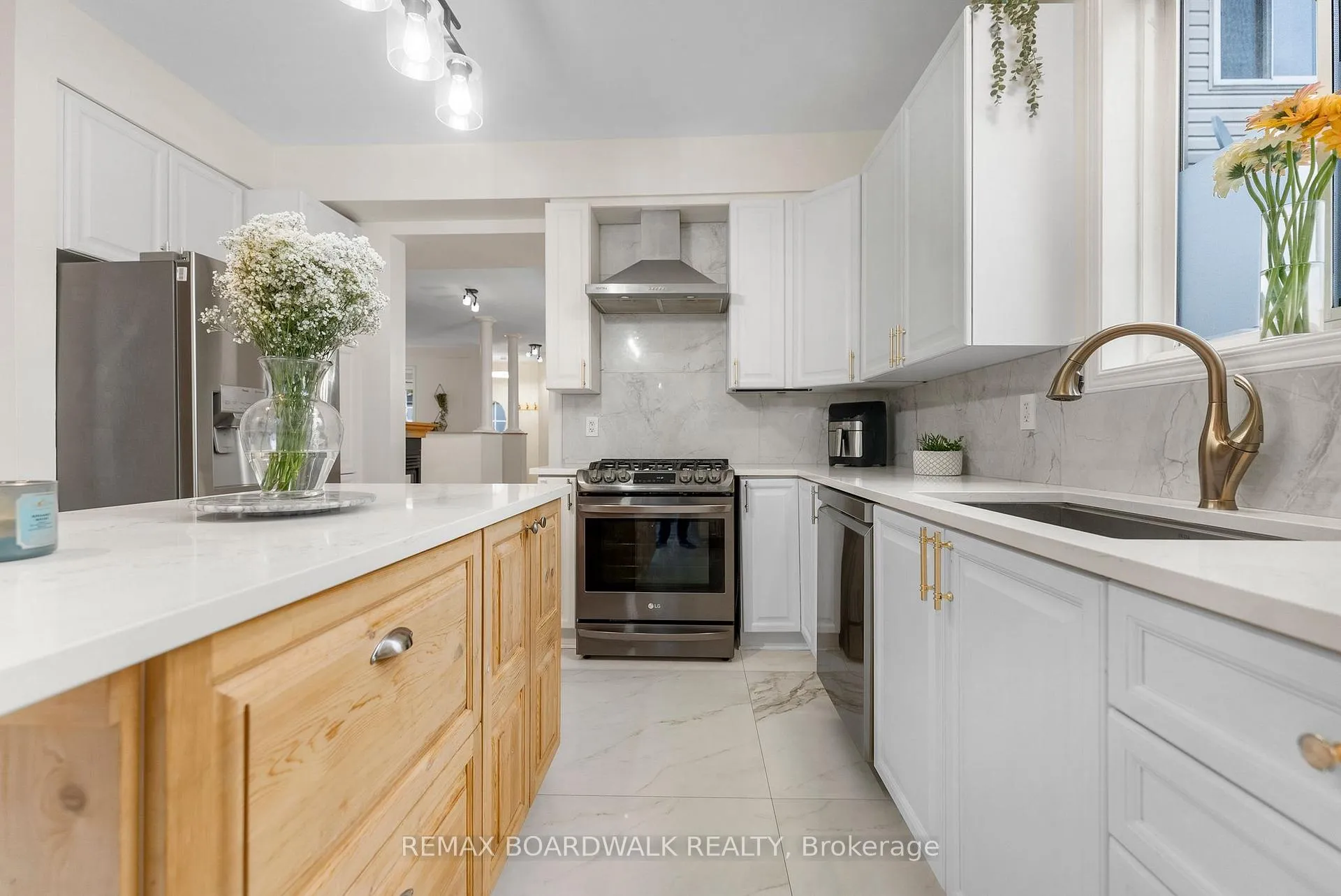 Photo 19 of 34 Catterick Crescent, Ottawa, Kanata - Morgan's Grant/South March — HOMEH