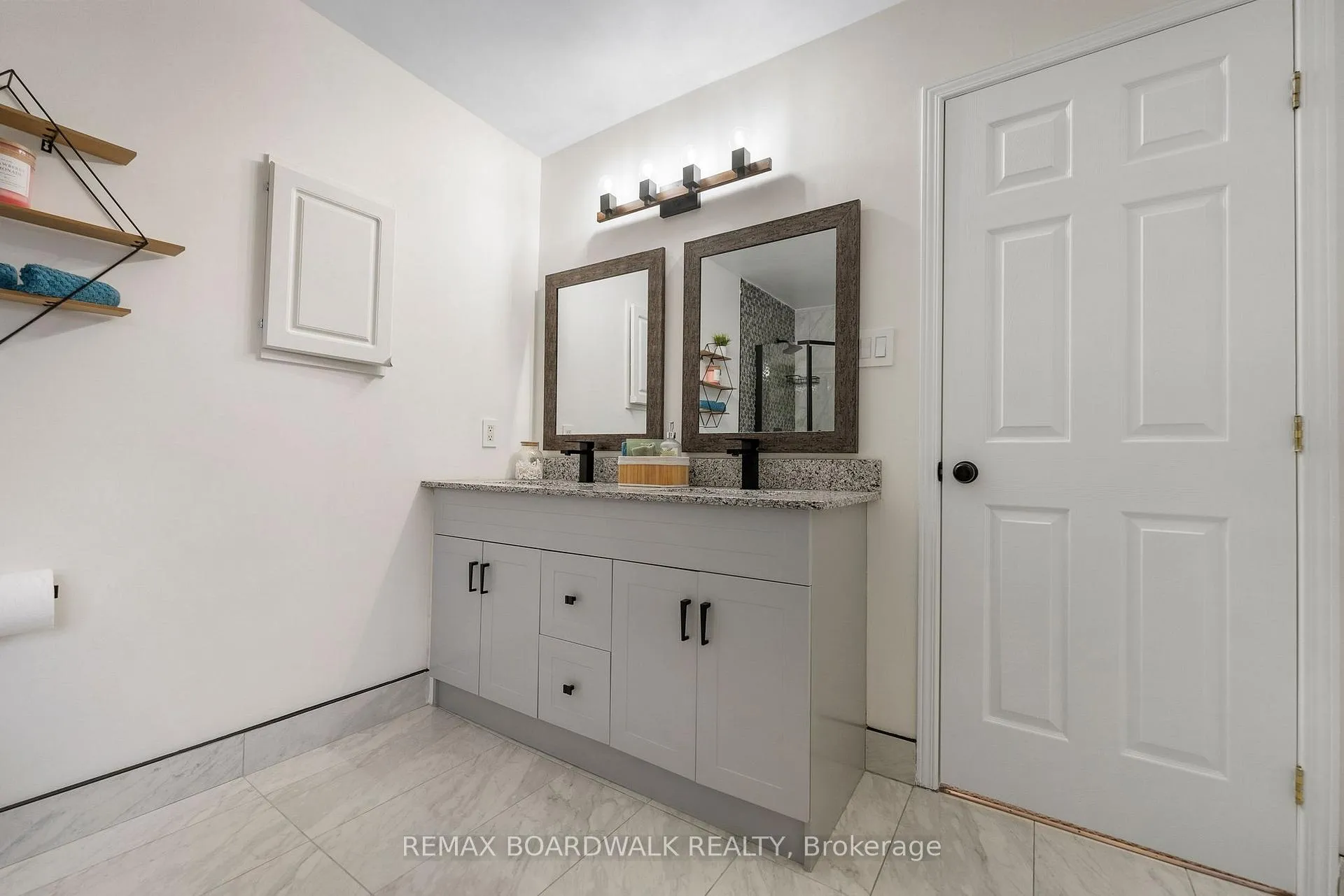 Photo 24 of 34 Catterick Crescent, Ottawa, Kanata - Morgan's Grant/South March — HOMEH