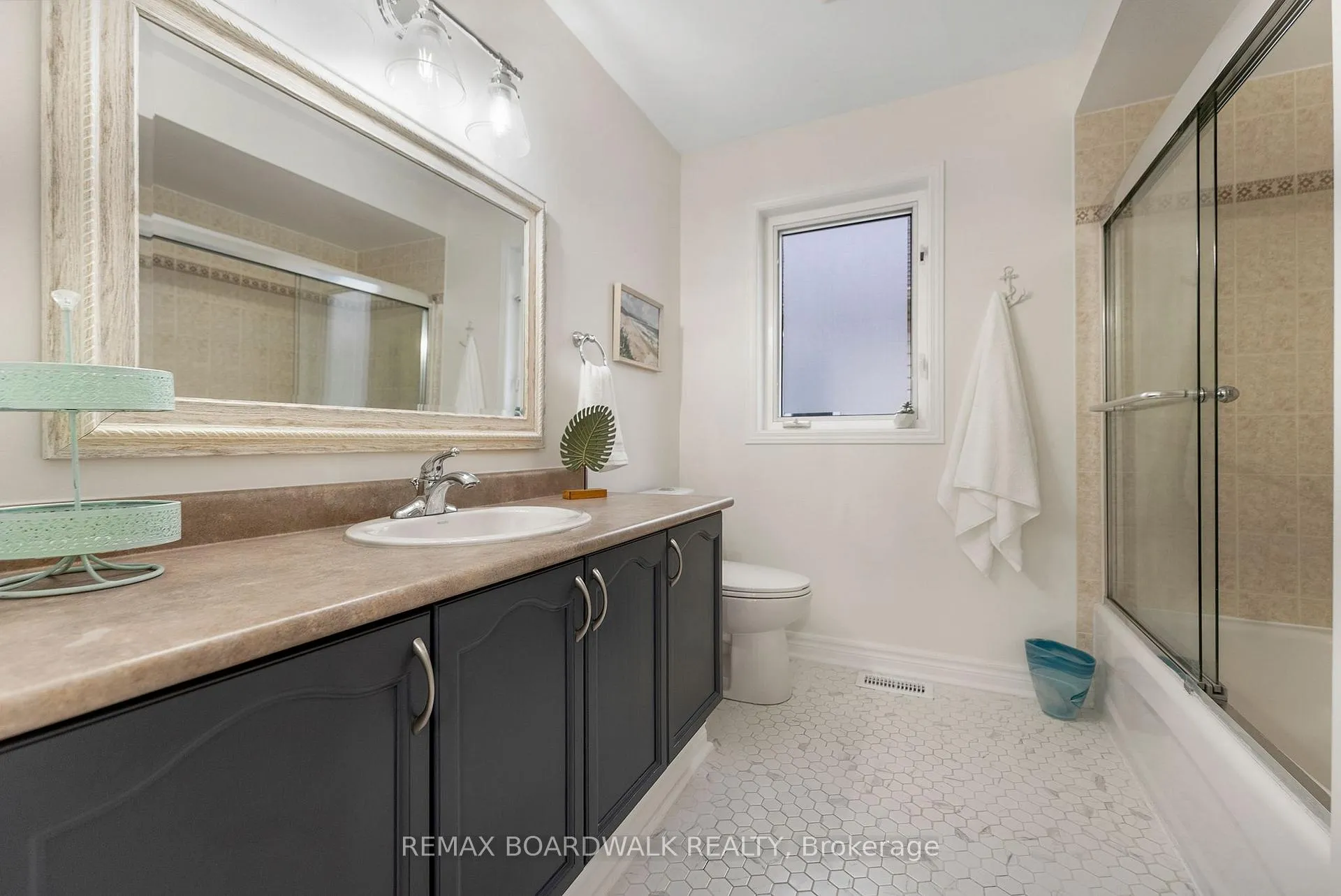 Photo 28 of 34 Catterick Crescent, Ottawa, Kanata - Morgan's Grant/South March — HOMEH