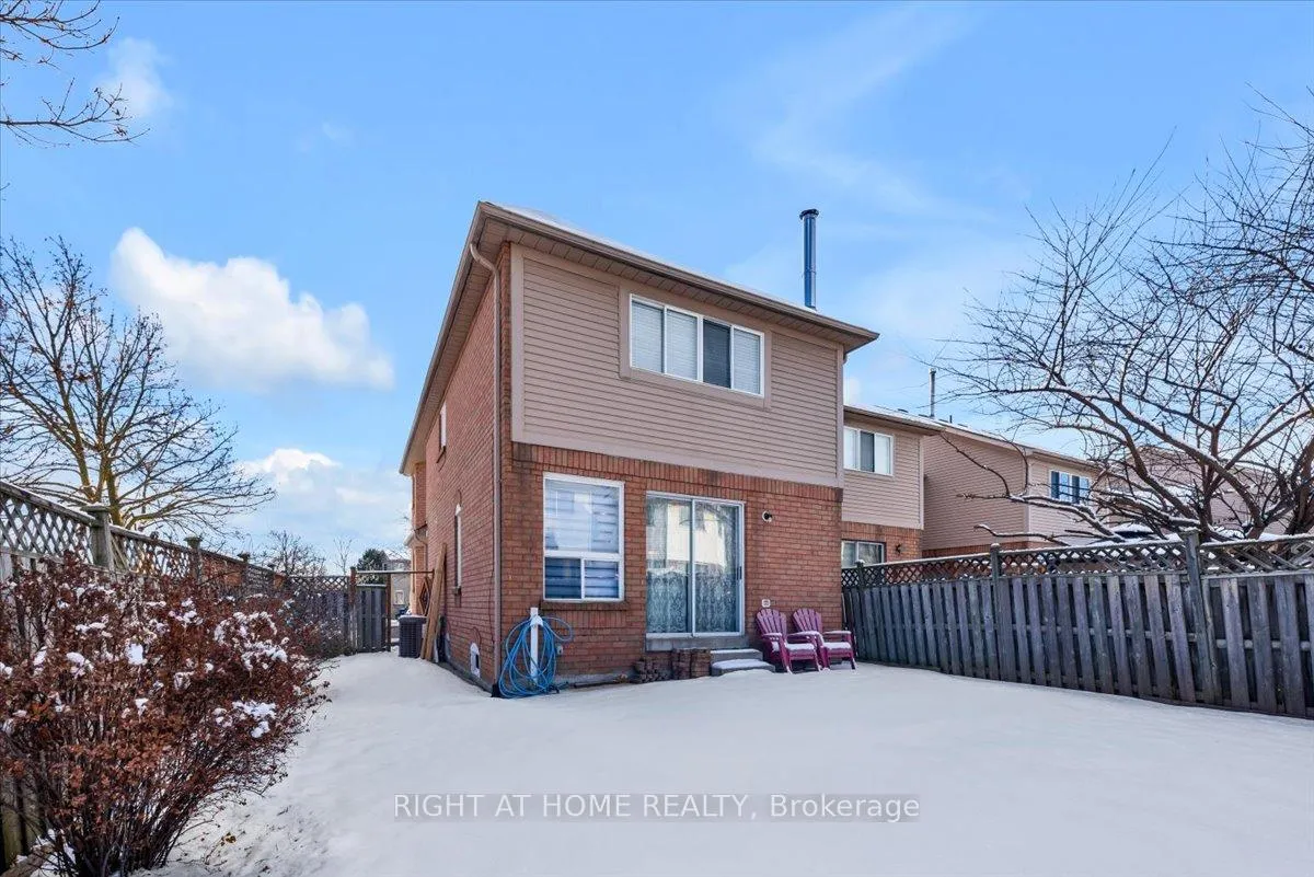 Photo 3 of 2 Wooliston Crescent, Brampton, Fletcher's West — HOMEH
