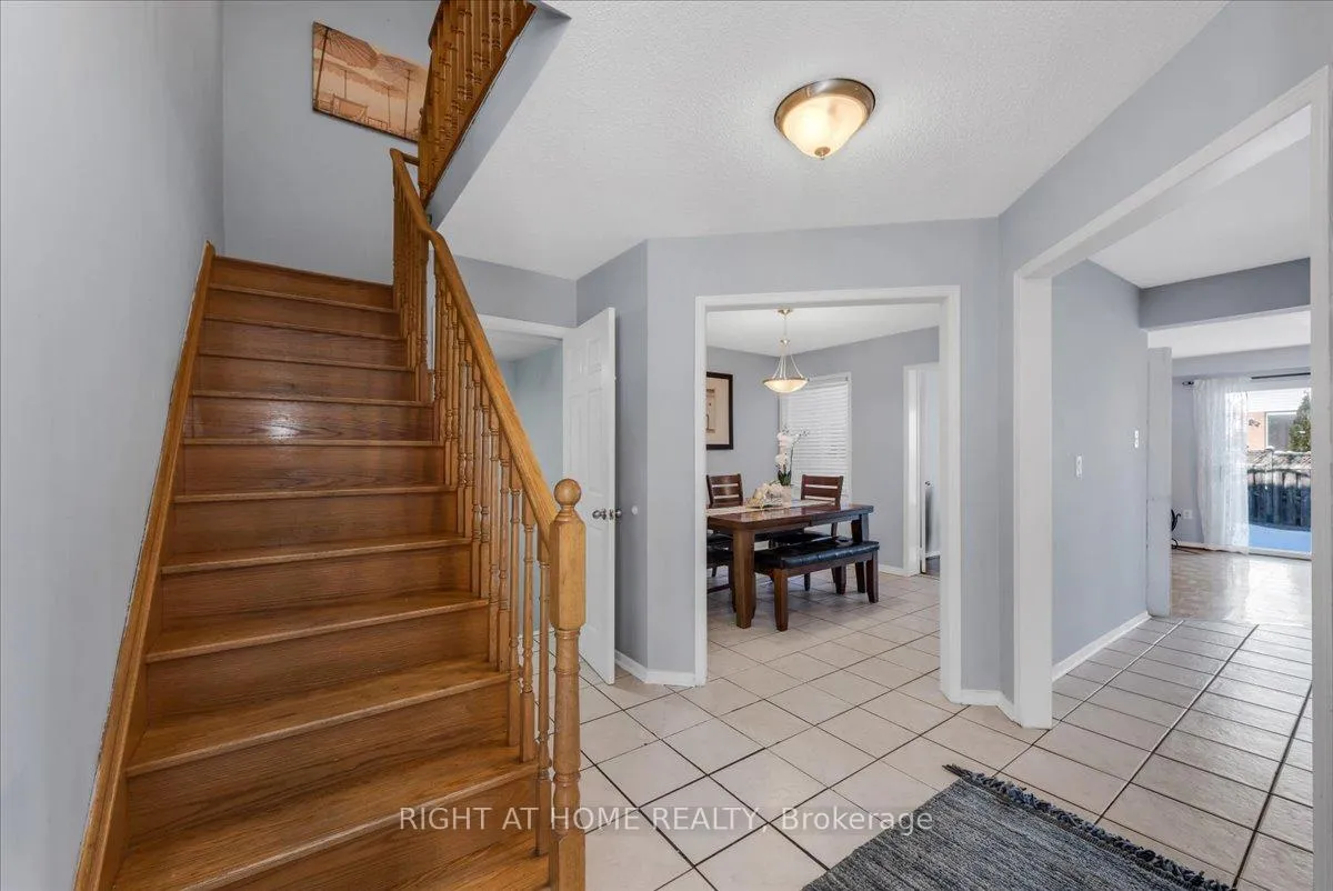 Photo 11 of 2 Wooliston Crescent, Brampton, Fletcher's West — HOMEH