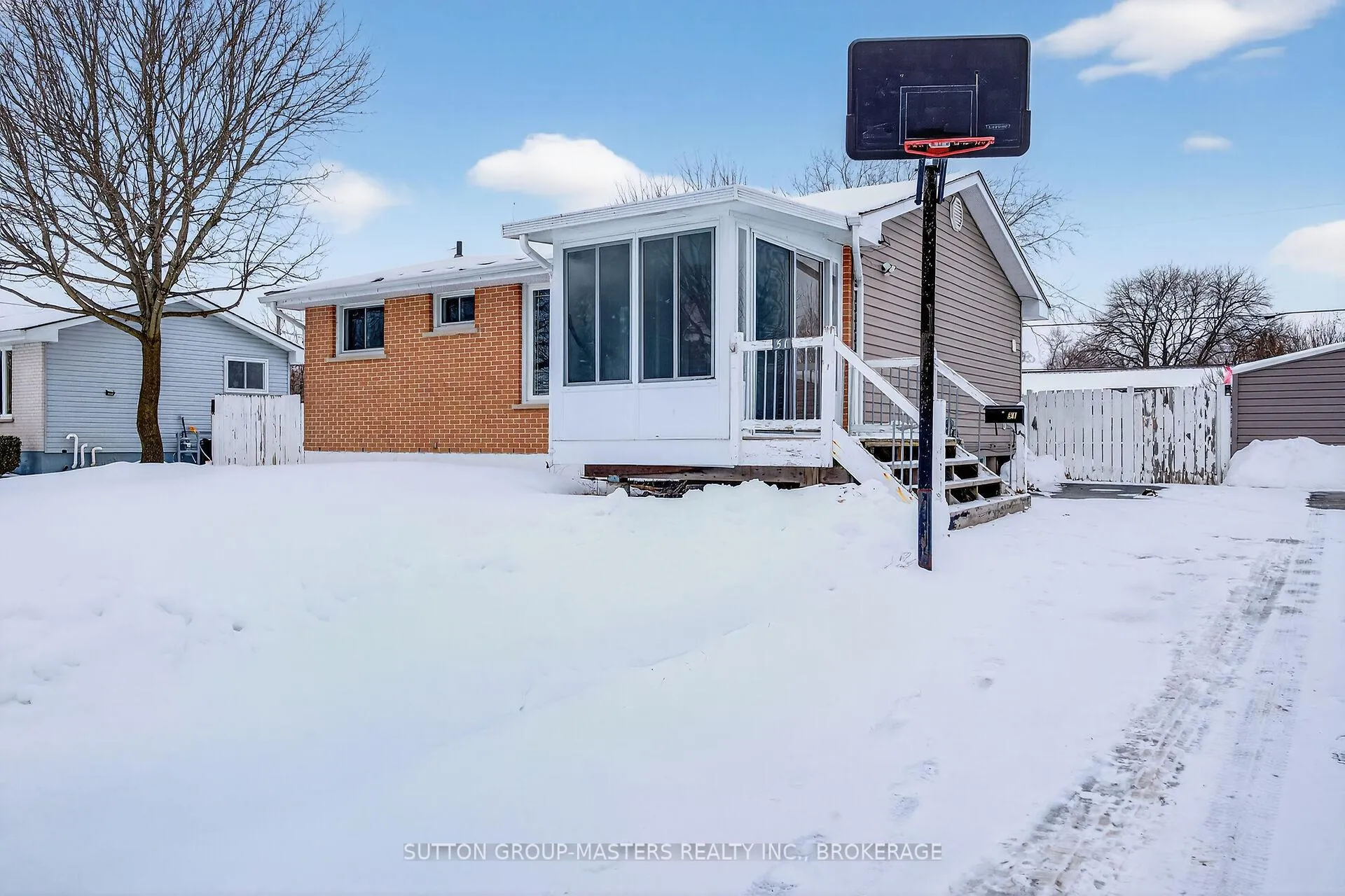Photo 2 of 51 Kildare Avenue, Loyalist, Amherstview — HOMEH