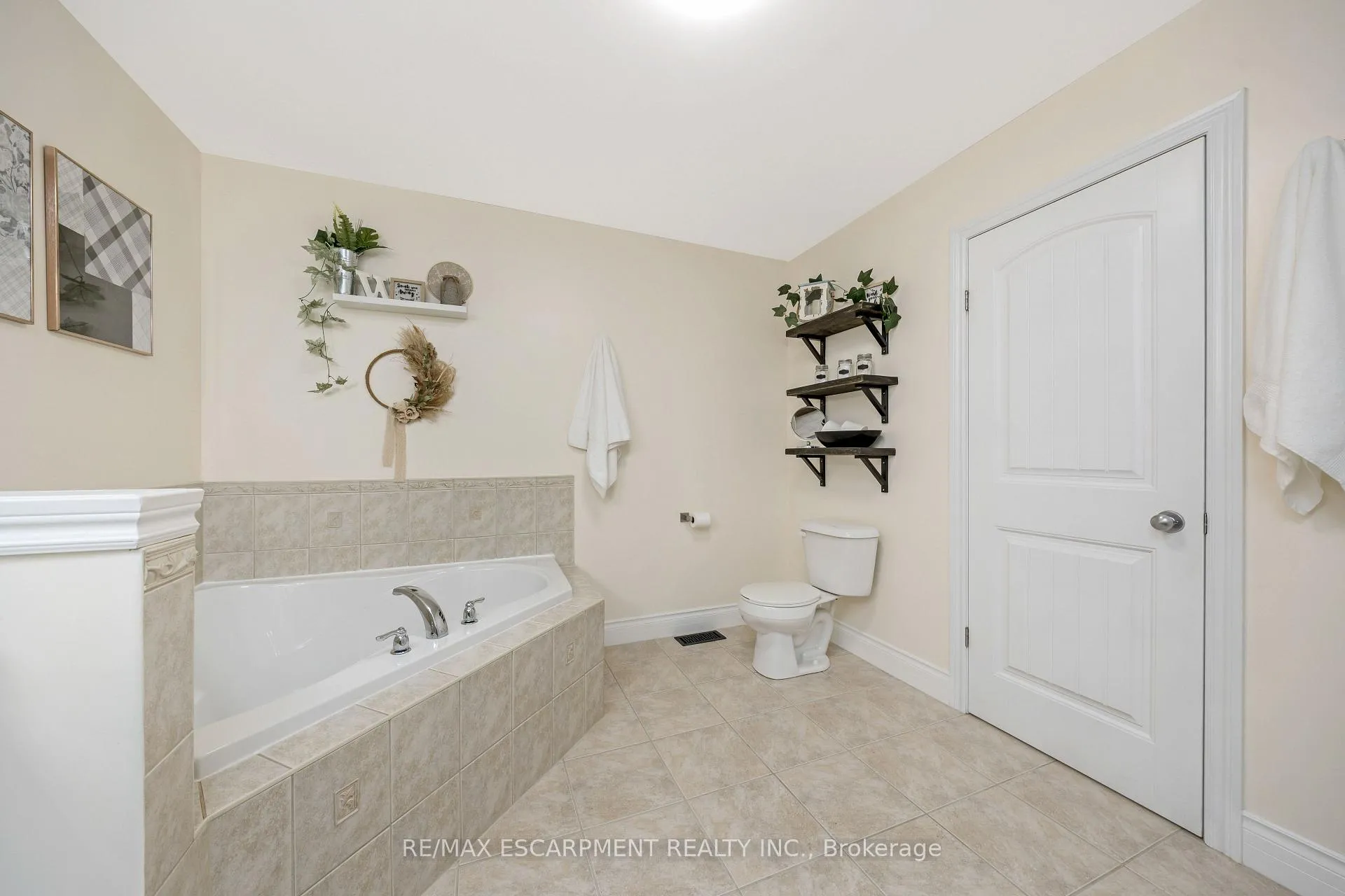 Photo 25 of 197 Carters Lane, Guelph/Eramosa, Rockwood — HOMEH
