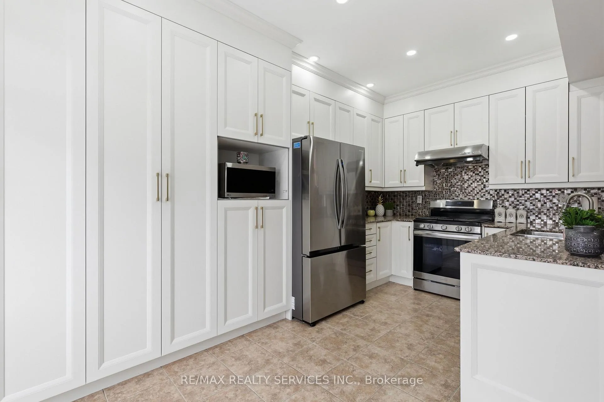 Photo 17 of 108 Amaranth Crescent, Brampton, Northwest Sandalwood Parkway — HOMEH