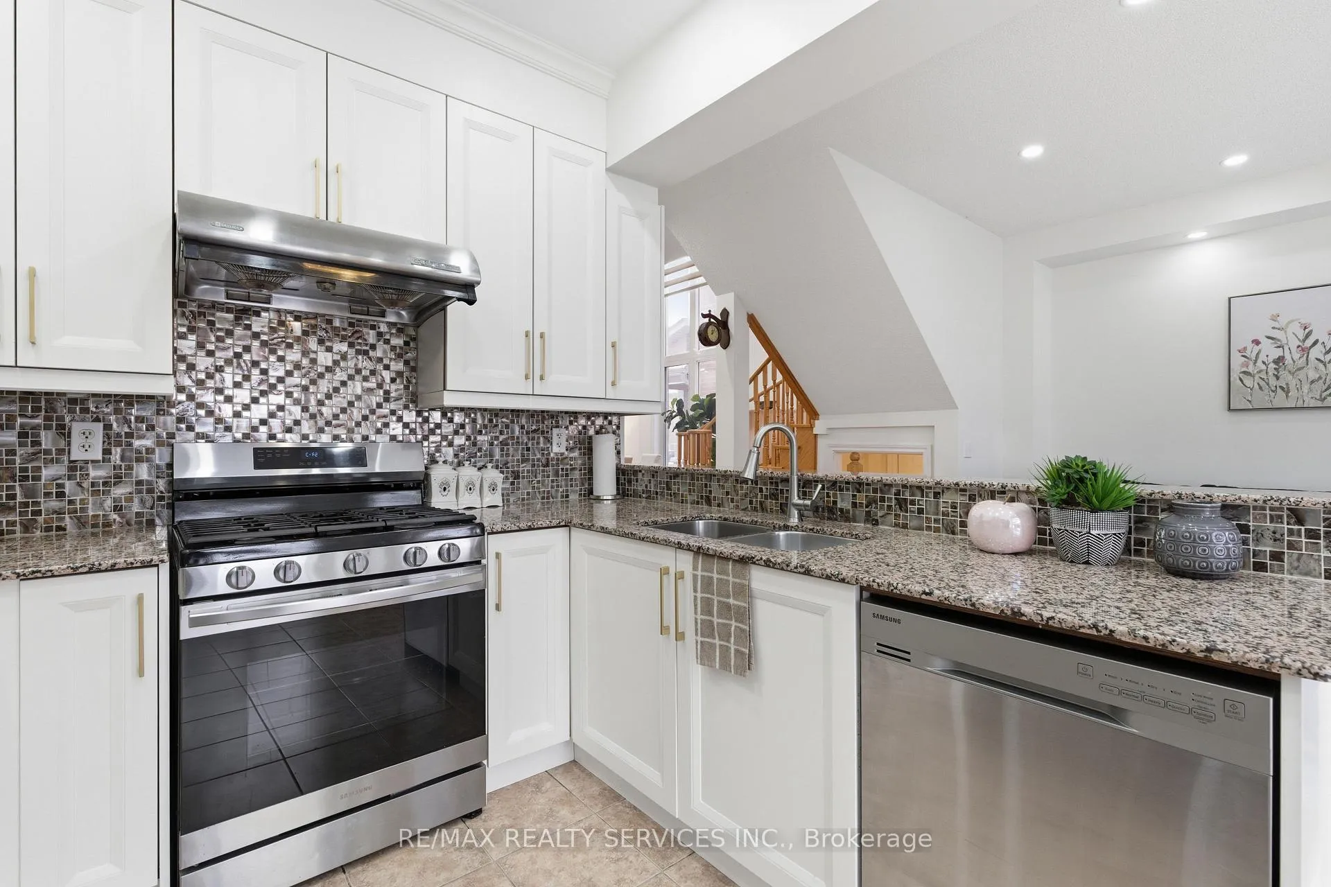 Photo 18 of 108 Amaranth Crescent, Brampton, Northwest Sandalwood Parkway — HOMEH