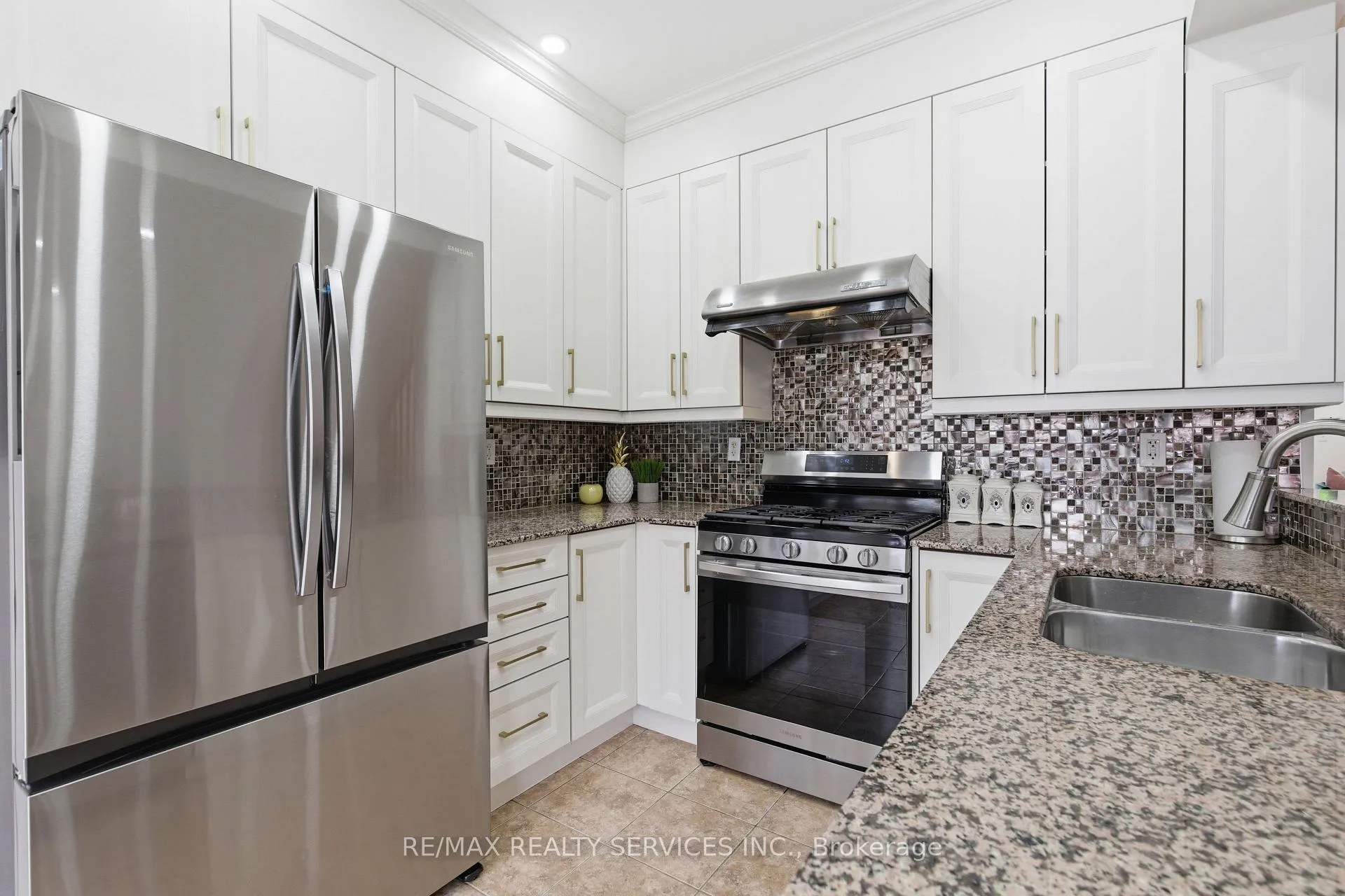 Photo 20 of 108 Amaranth Crescent, Brampton, Northwest Sandalwood Parkway — HOMEH