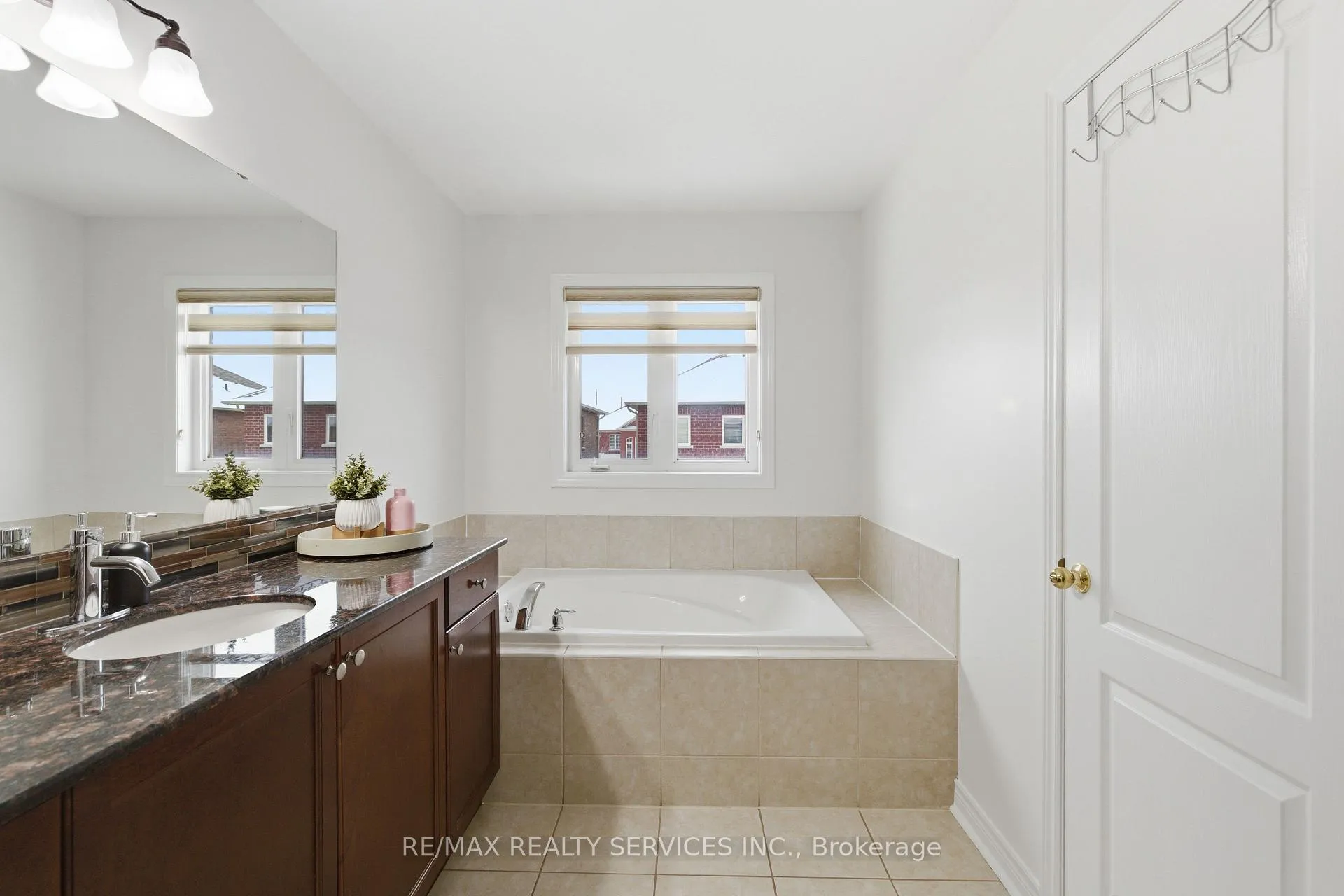 Photo 26 of 108 Amaranth Crescent, Brampton, Northwest Sandalwood Parkway — HOMEH