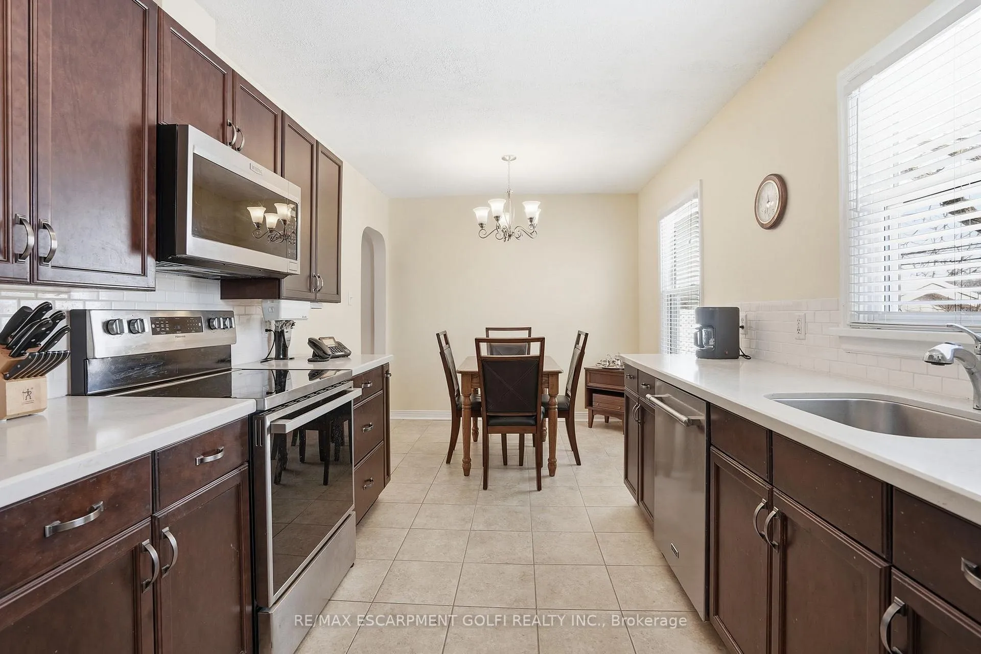 Photo 9 of 77 Jacobson Avenue, St. Catharines, Glendale/Glenridge — HOMEH