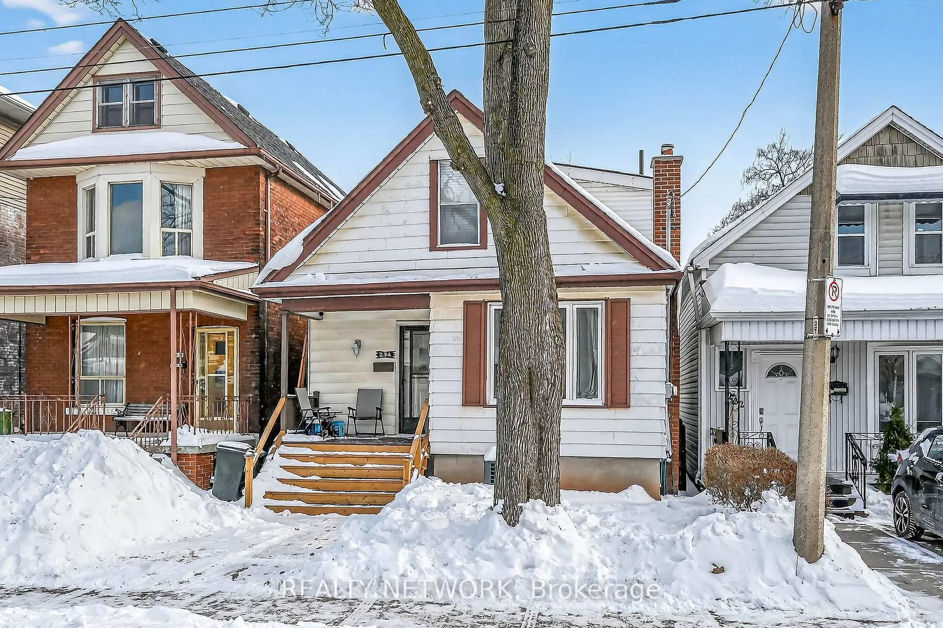 Photo 3 of 234 Balmoral Avenue N, Hamilton, Crown Point — HOMEH