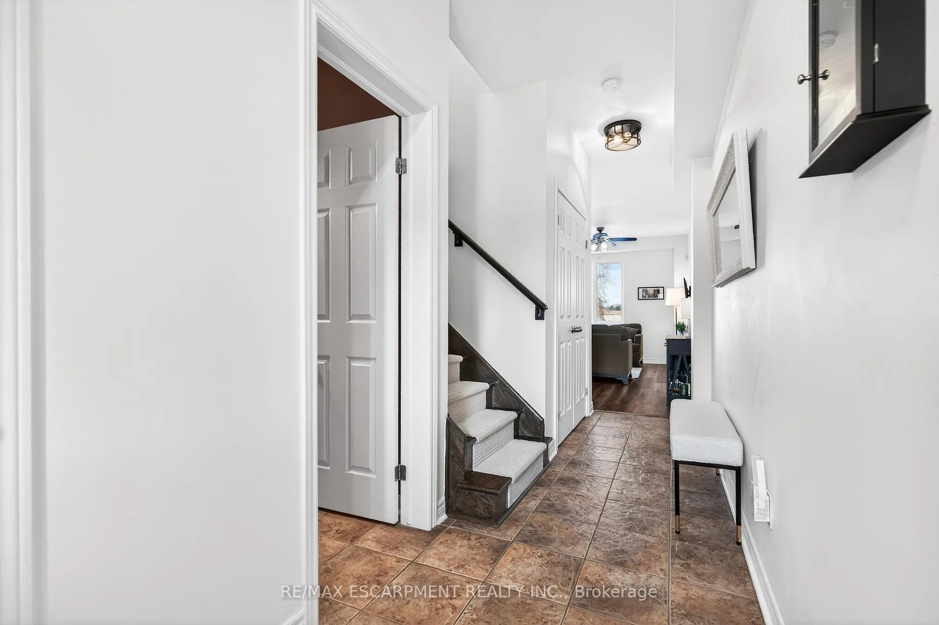 Photo 11 of 44 Madonna Drive, Hamilton, Carpenter — HOMEH
