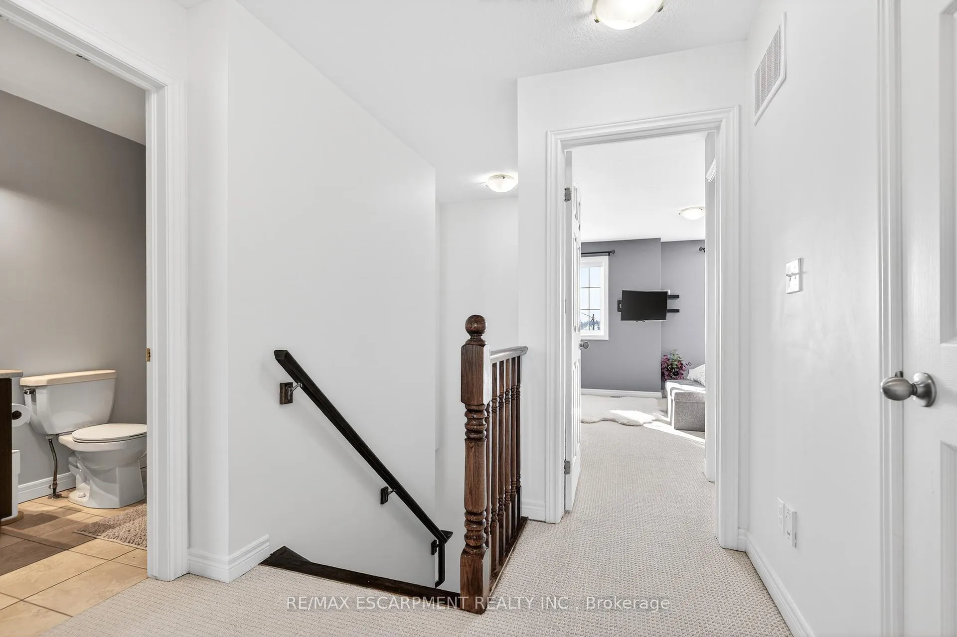 Photo 12 of 44 Madonna Drive, Hamilton, Carpenter — HOMEH