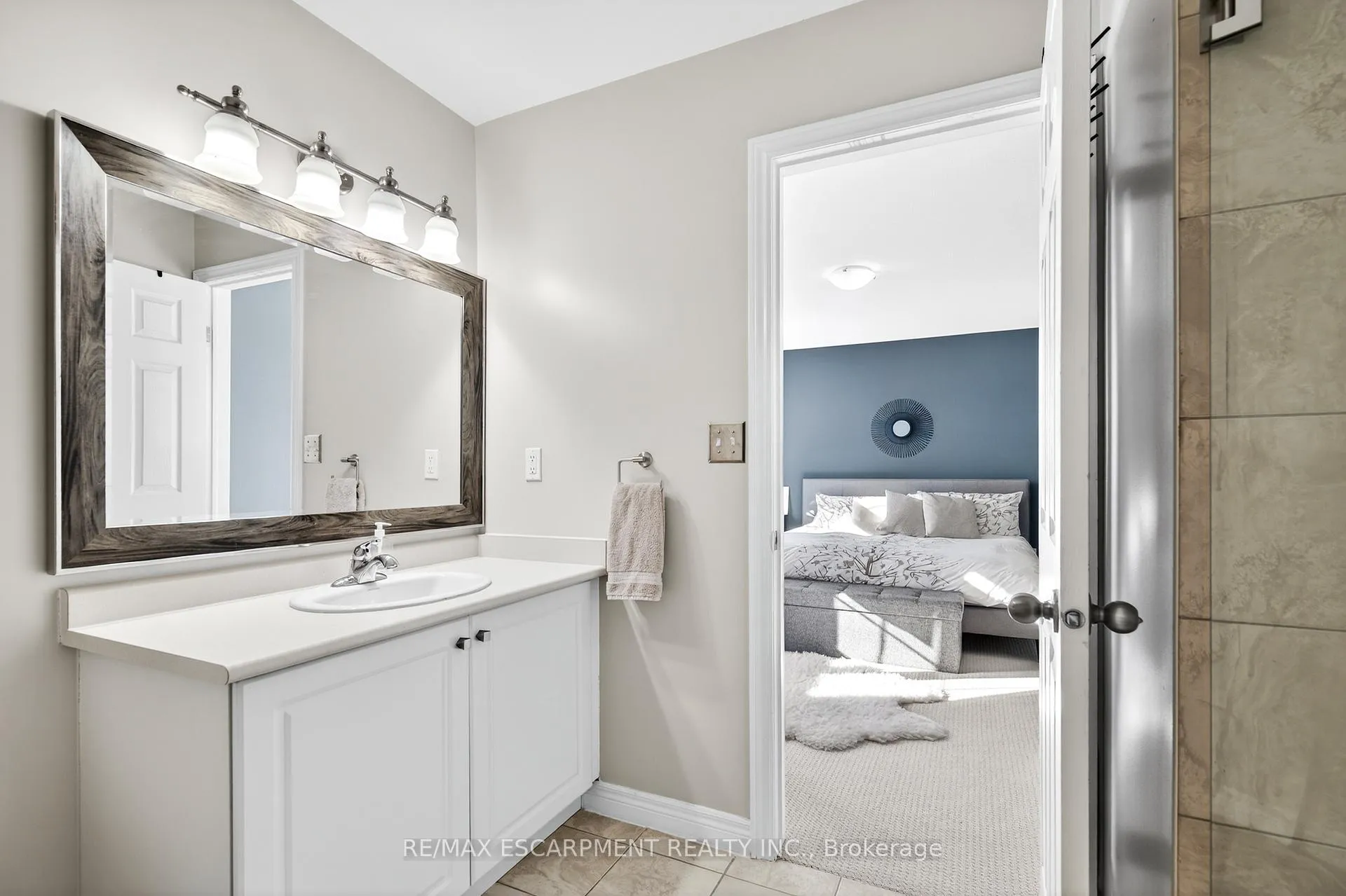 Photo 18 of 44 Madonna Drive, Hamilton, Carpenter — HOMEH