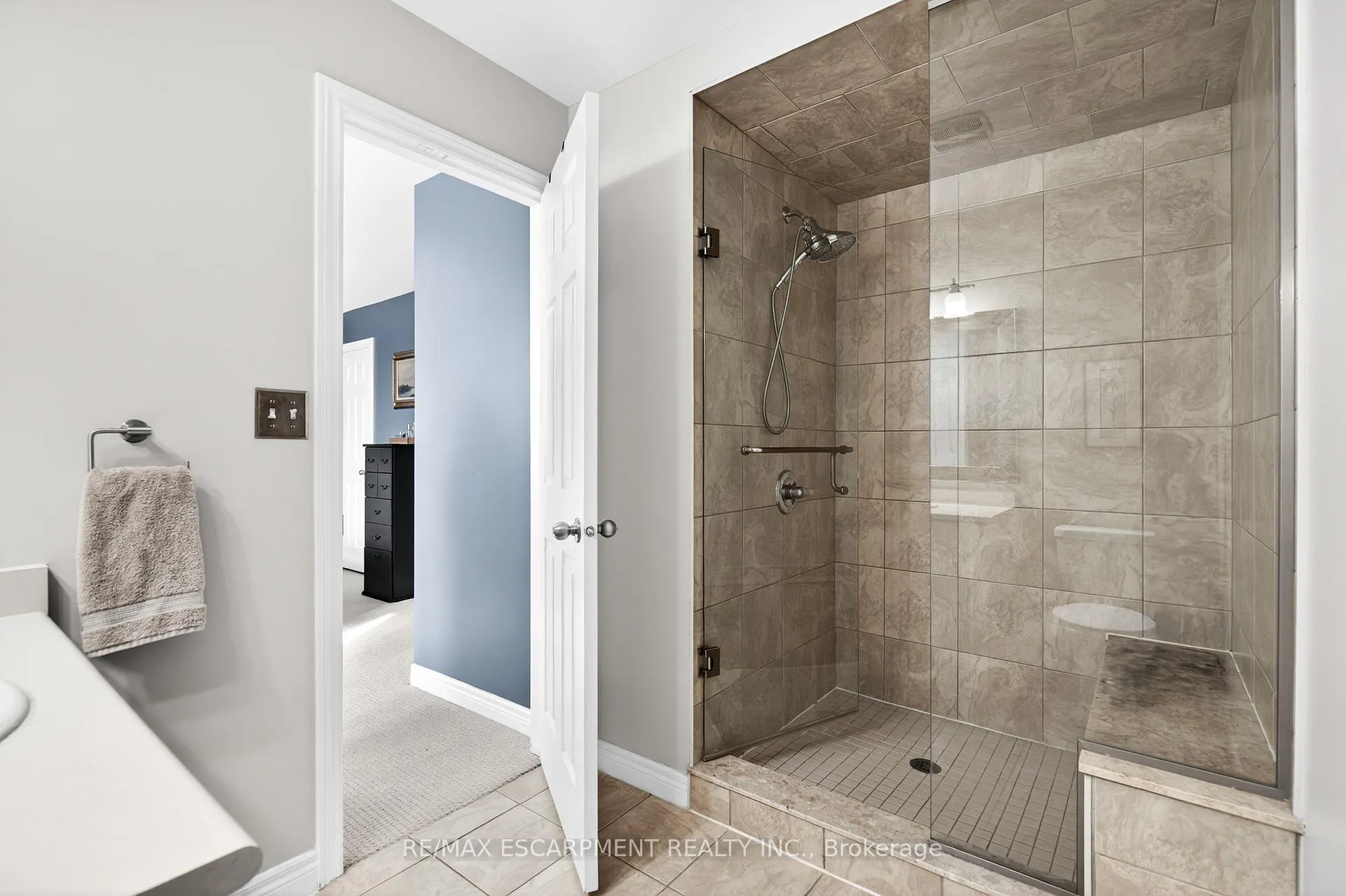 Photo 19 of 44 Madonna Drive, Hamilton, Carpenter — HOMEH
