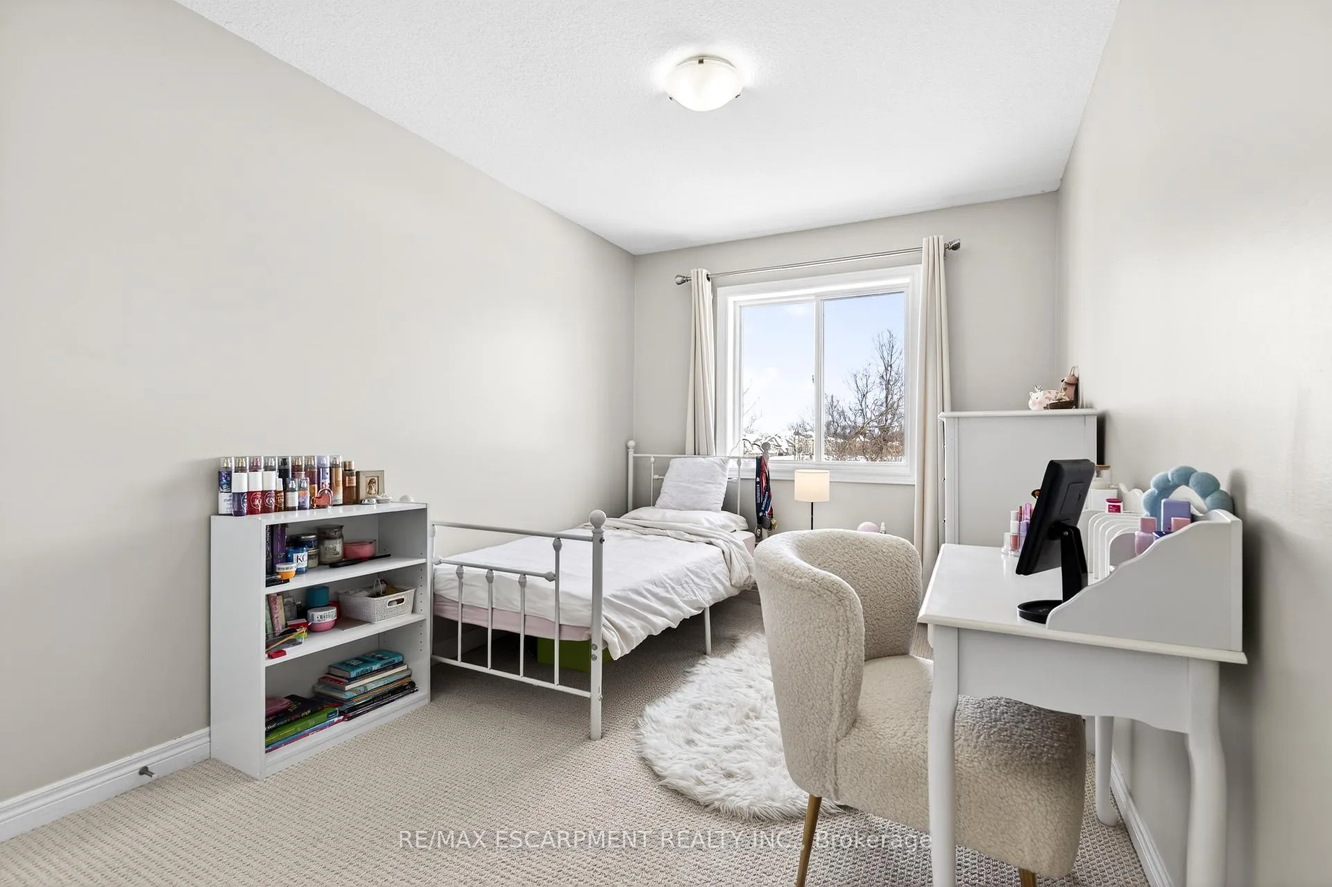 Photo 20 of 44 Madonna Drive, Hamilton, Carpenter — HOMEH