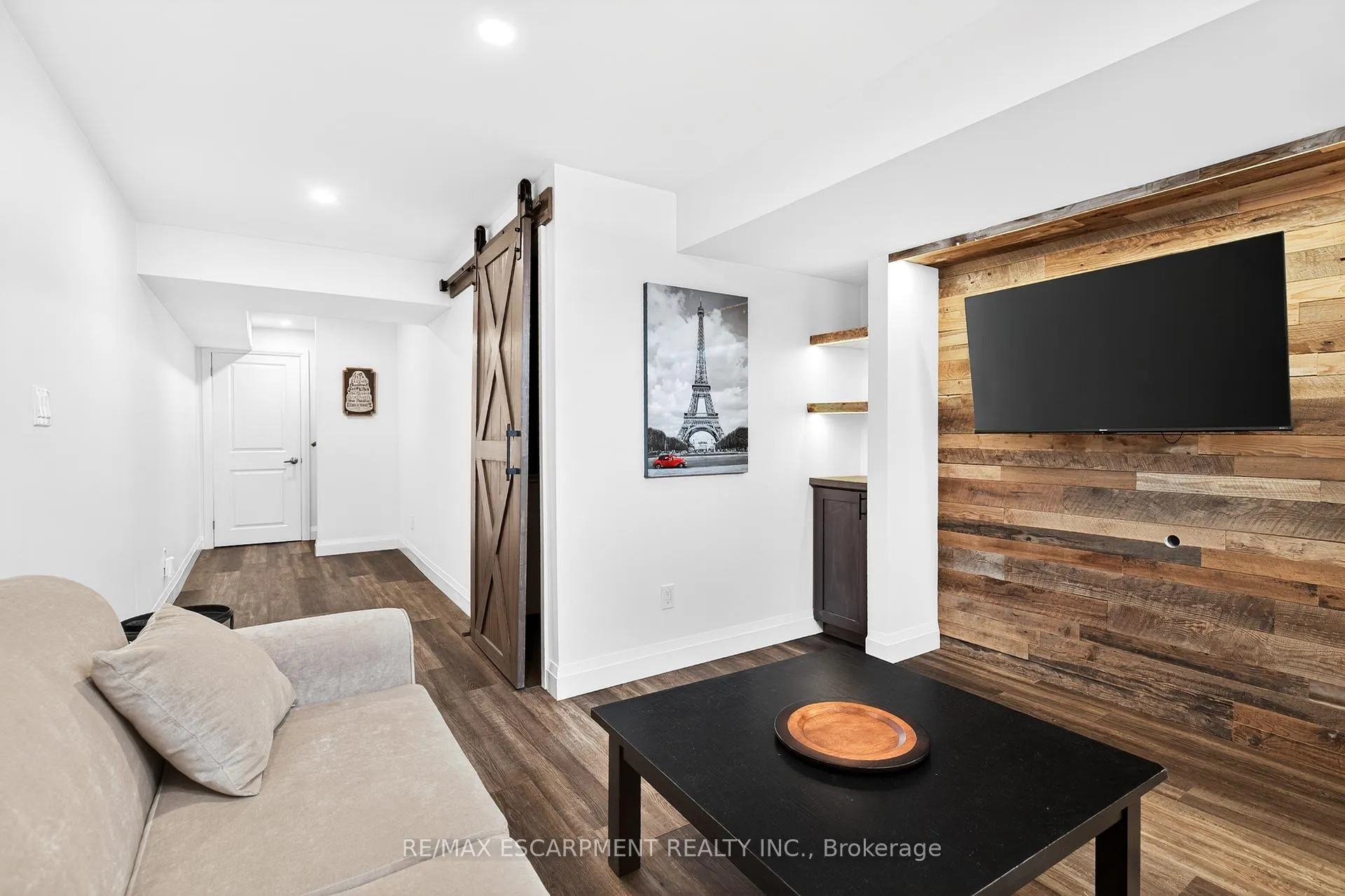 Photo 24 of 44 Madonna Drive, Hamilton, Carpenter — HOMEH