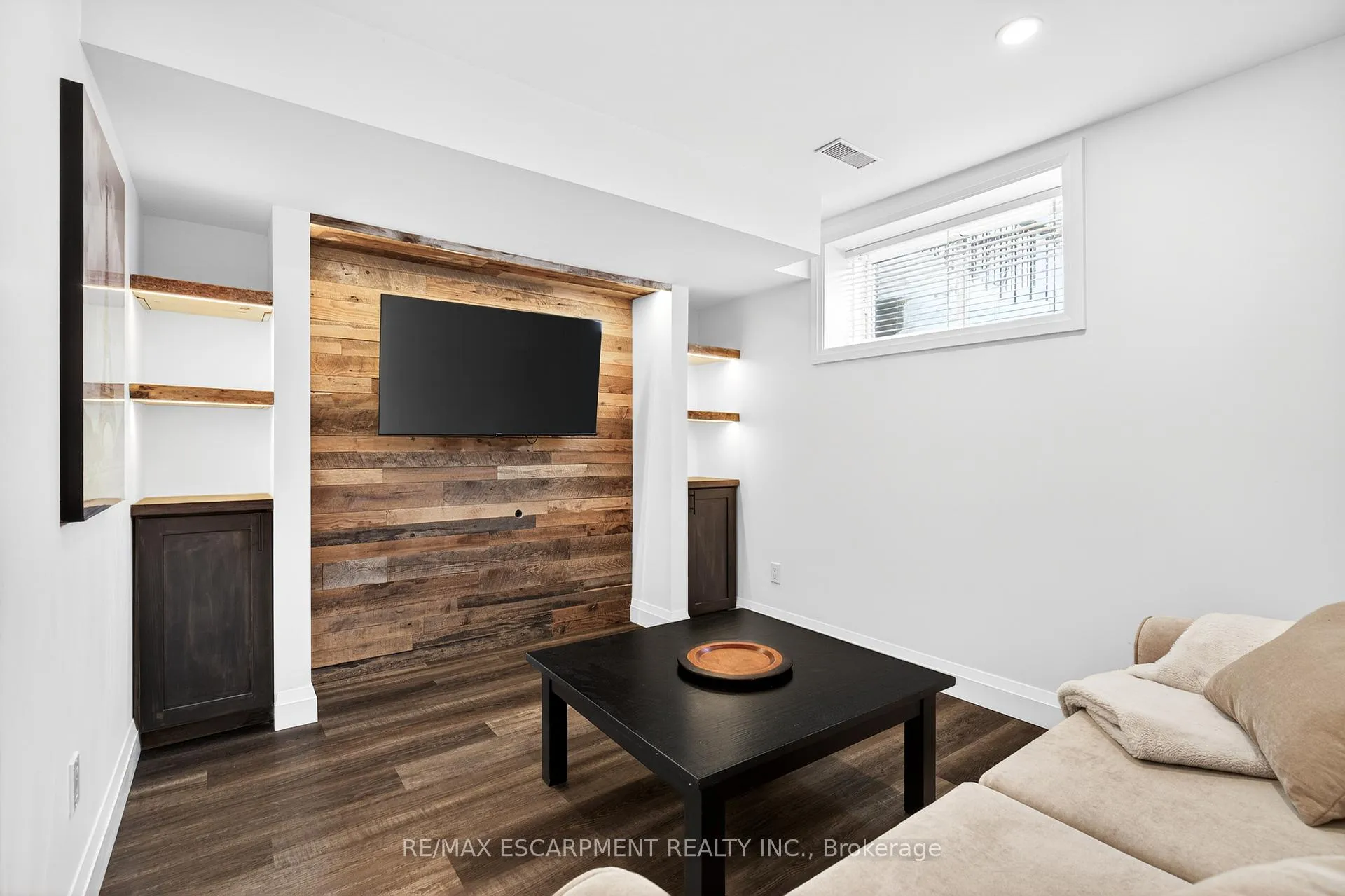 Photo 25 of 44 Madonna Drive, Hamilton, Carpenter — HOMEH