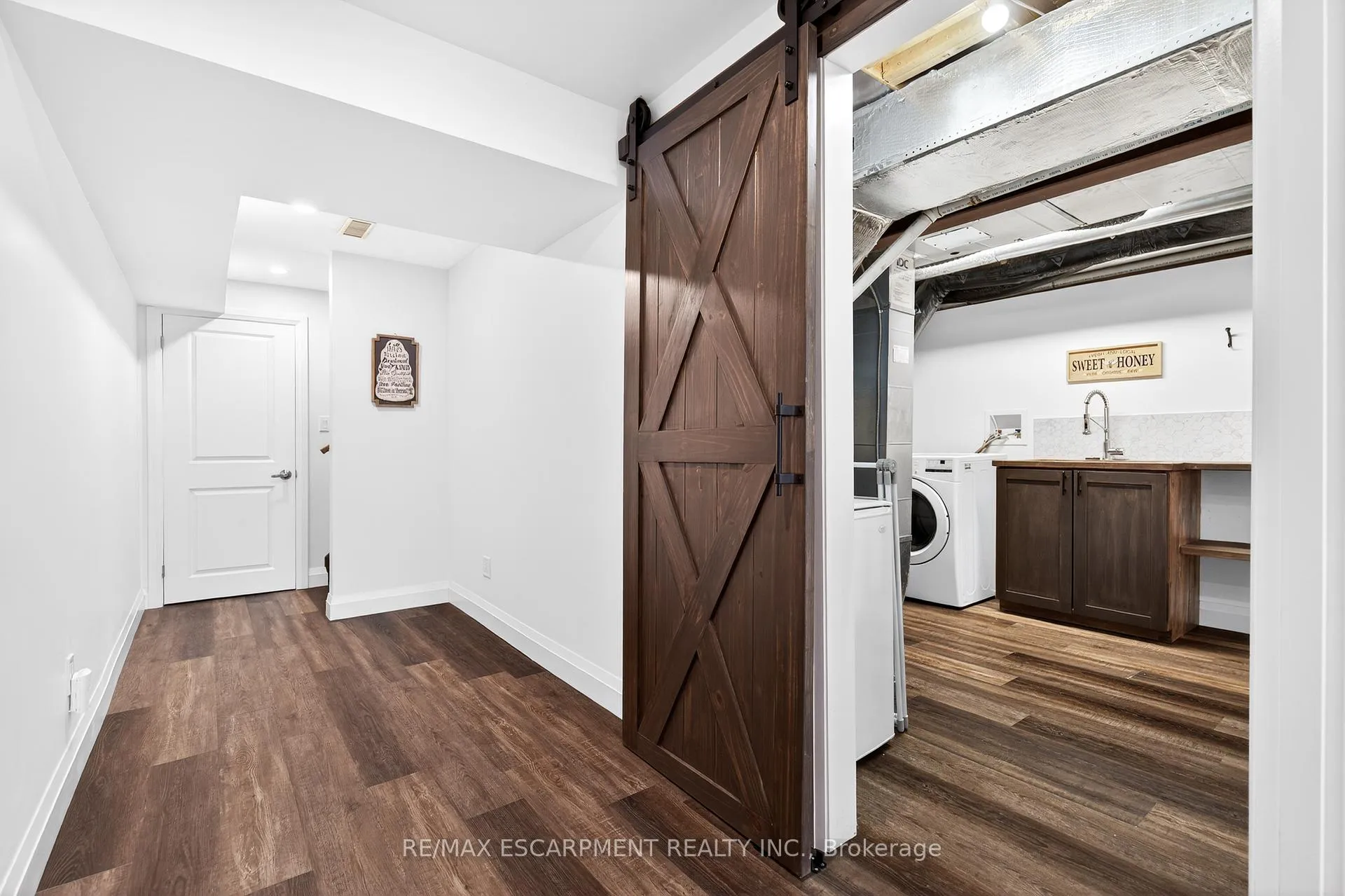 Photo 27 of 44 Madonna Drive, Hamilton, Carpenter — HOMEH