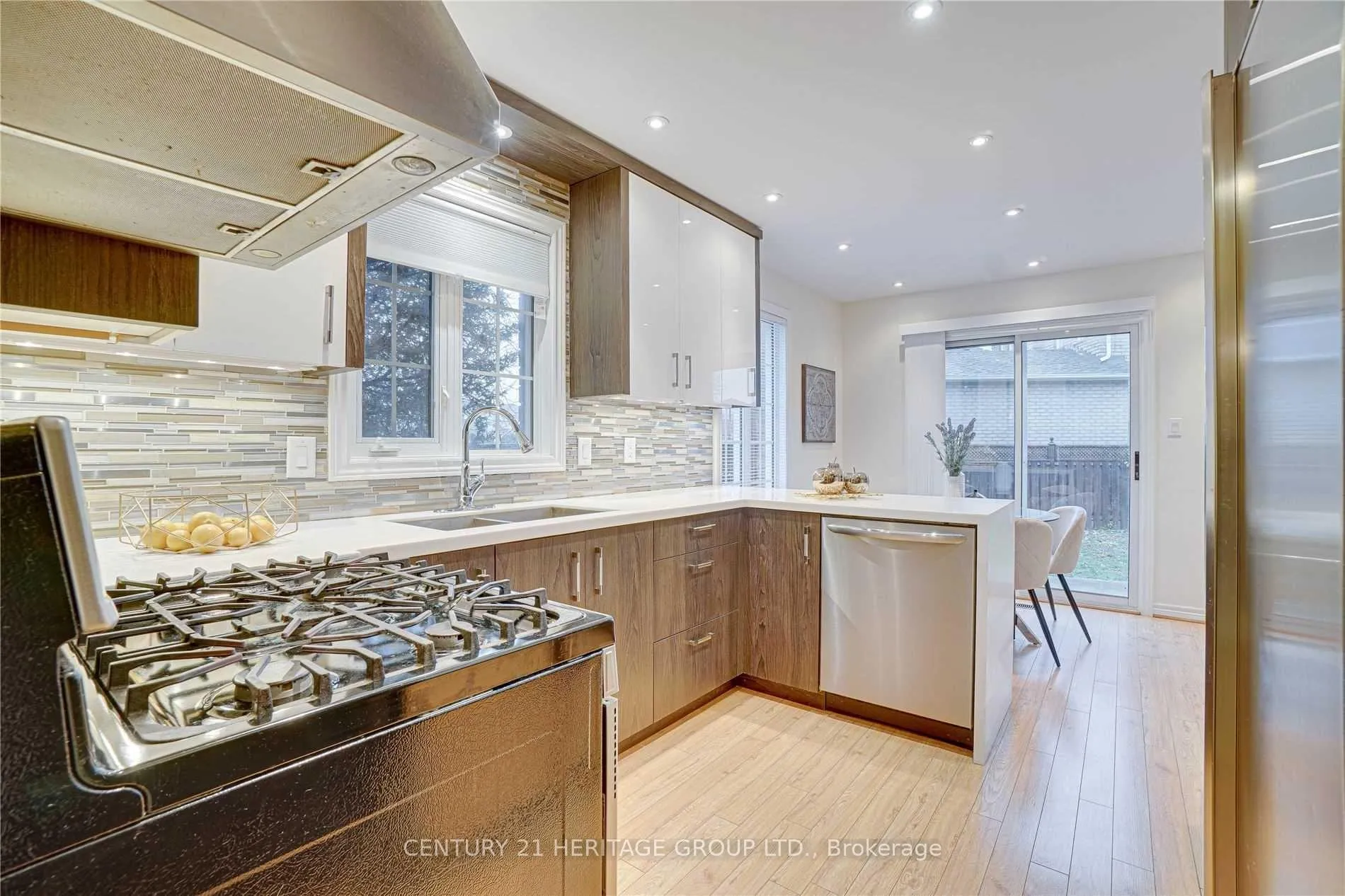 Photo 3 of 150 Ashton Drive, Vaughan, Maple — HOMEH