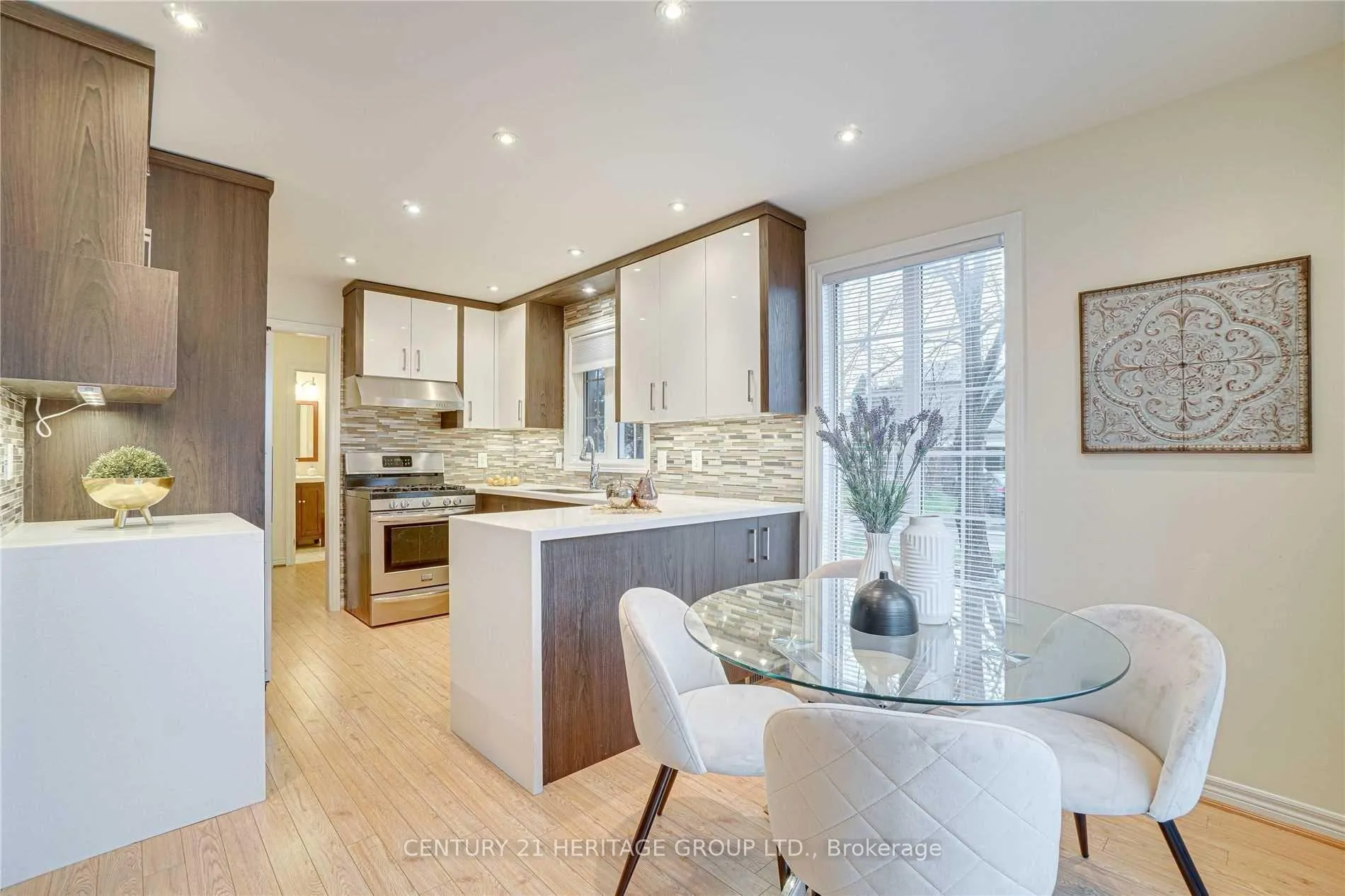 Photo 4 of 150 Ashton Drive, Vaughan, Maple — HOMEH